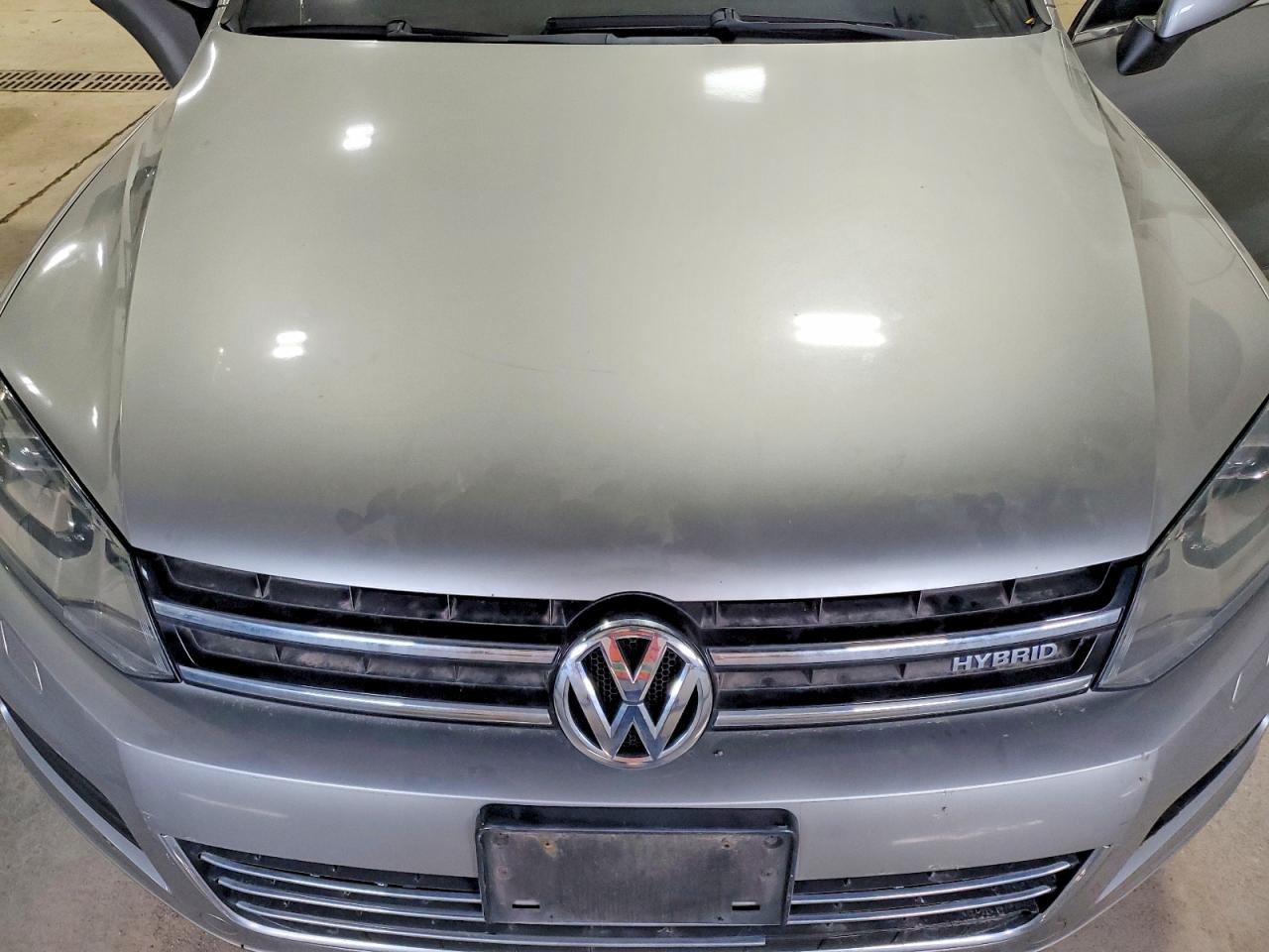 2011 Volkswagen Touareg Hybrid Silver vin: WVGFG9BP1BD004991