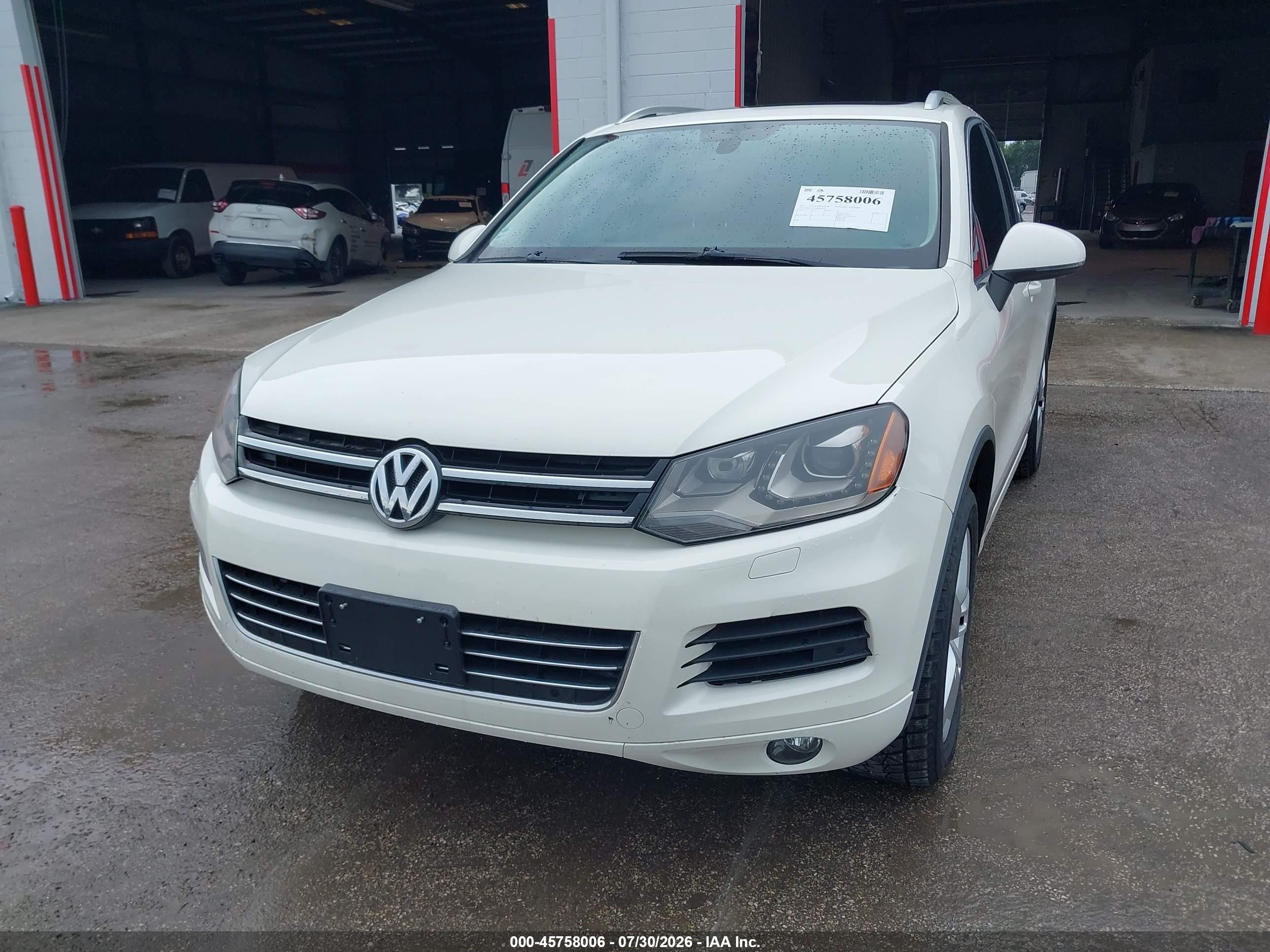 2011 Volkswagen Touareg Hybrid   White vin: WVGFG9BP6BD002301