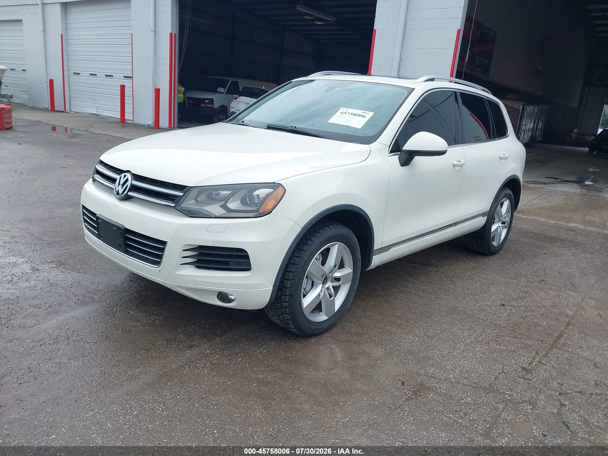 2011 Volkswagen Touareg Hybrid   White vin: WVGFG9BP6BD002301