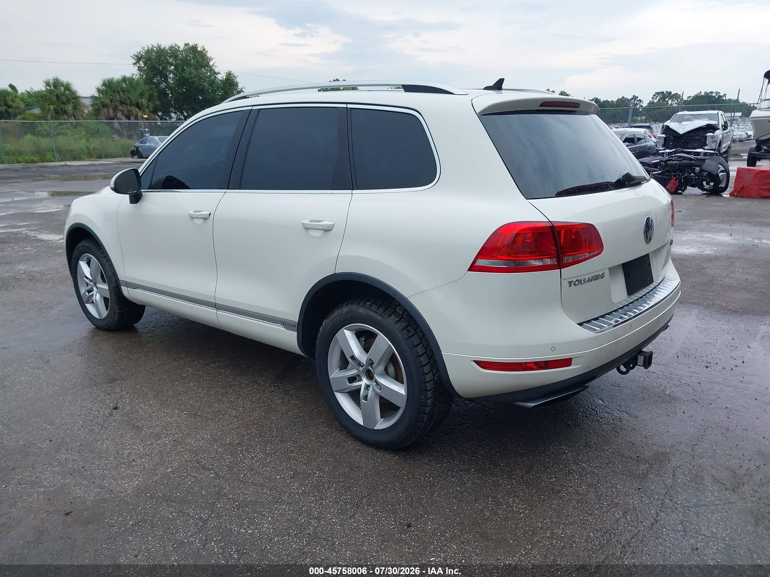 2011 Volkswagen Touareg Hybrid   White vin: WVGFG9BP6BD002301