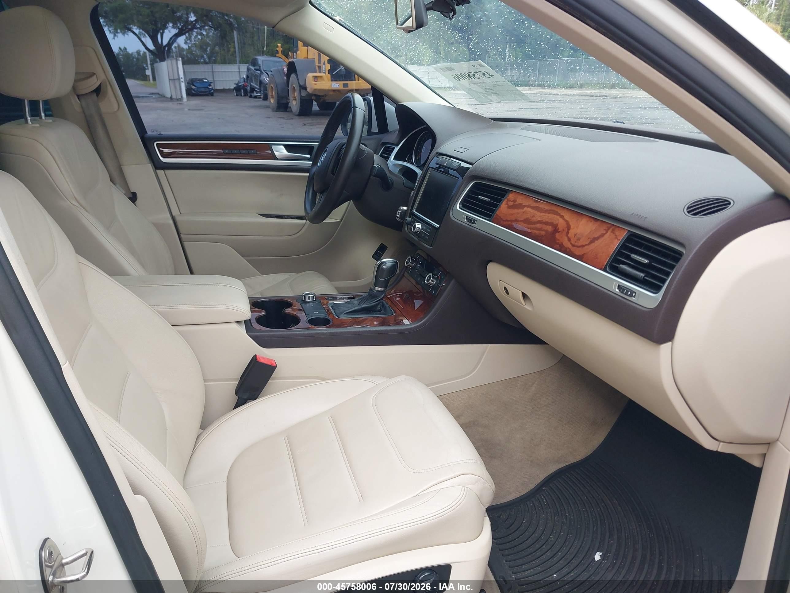 2011 Volkswagen Touareg Hybrid   White vin: WVGFG9BP6BD002301