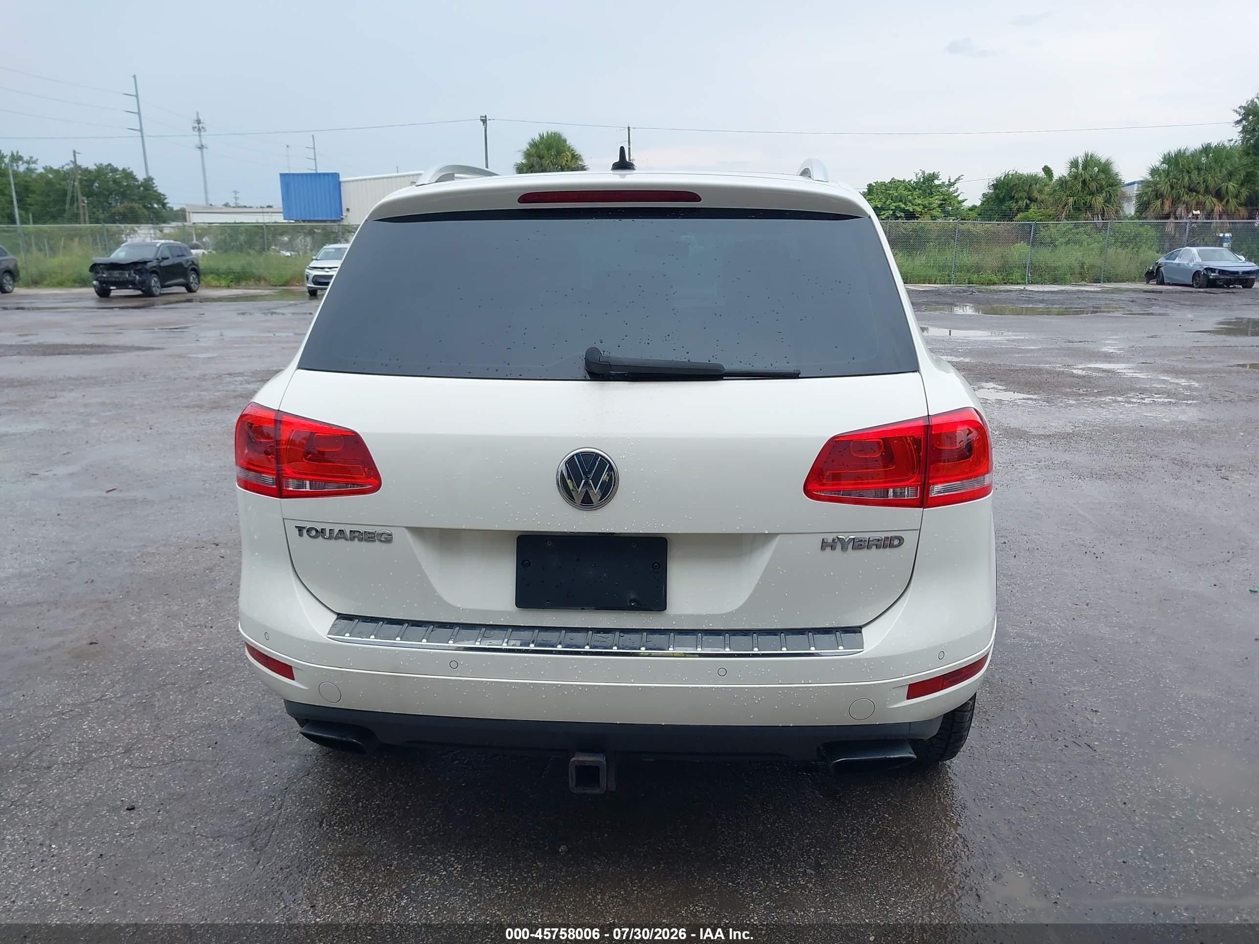 2011 Volkswagen Touareg Hybrid   White vin: WVGFG9BP6BD002301