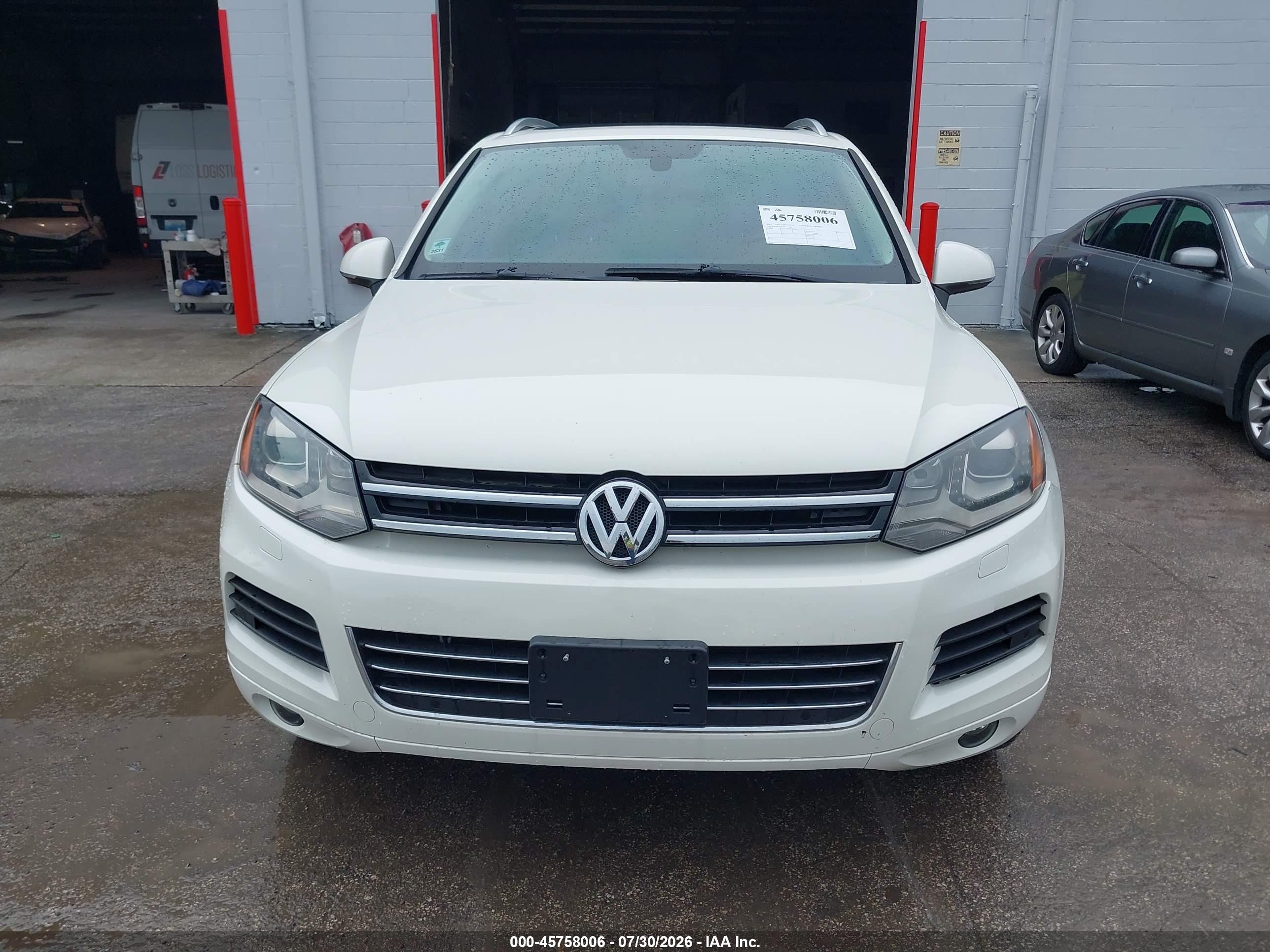 2011 Volkswagen Touareg Hybrid   White vin: WVGFG9BP6BD002301