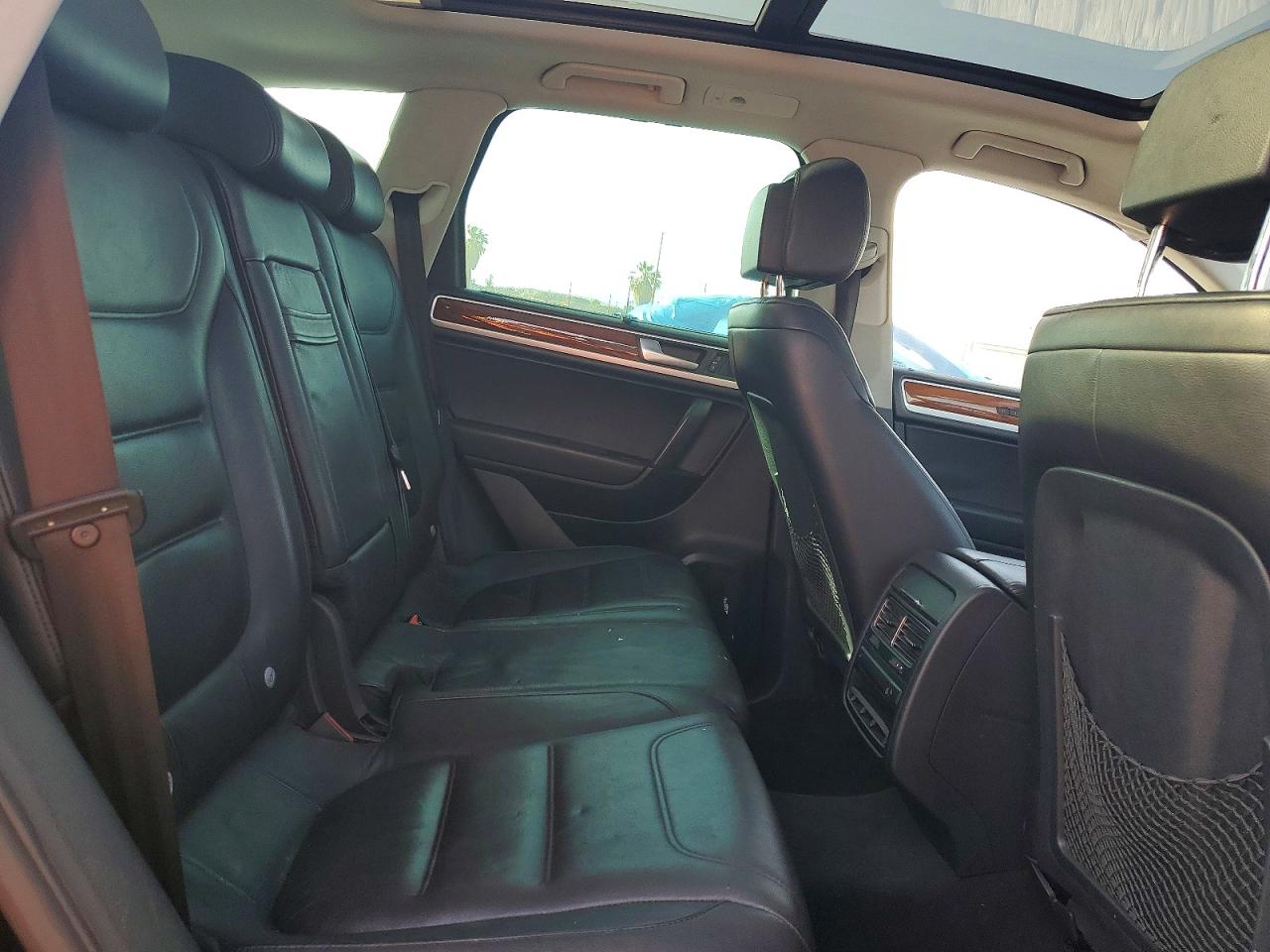 2011 Volkswagen Touareg Hybrid Black vin: WVGFG9BPXBD003385
