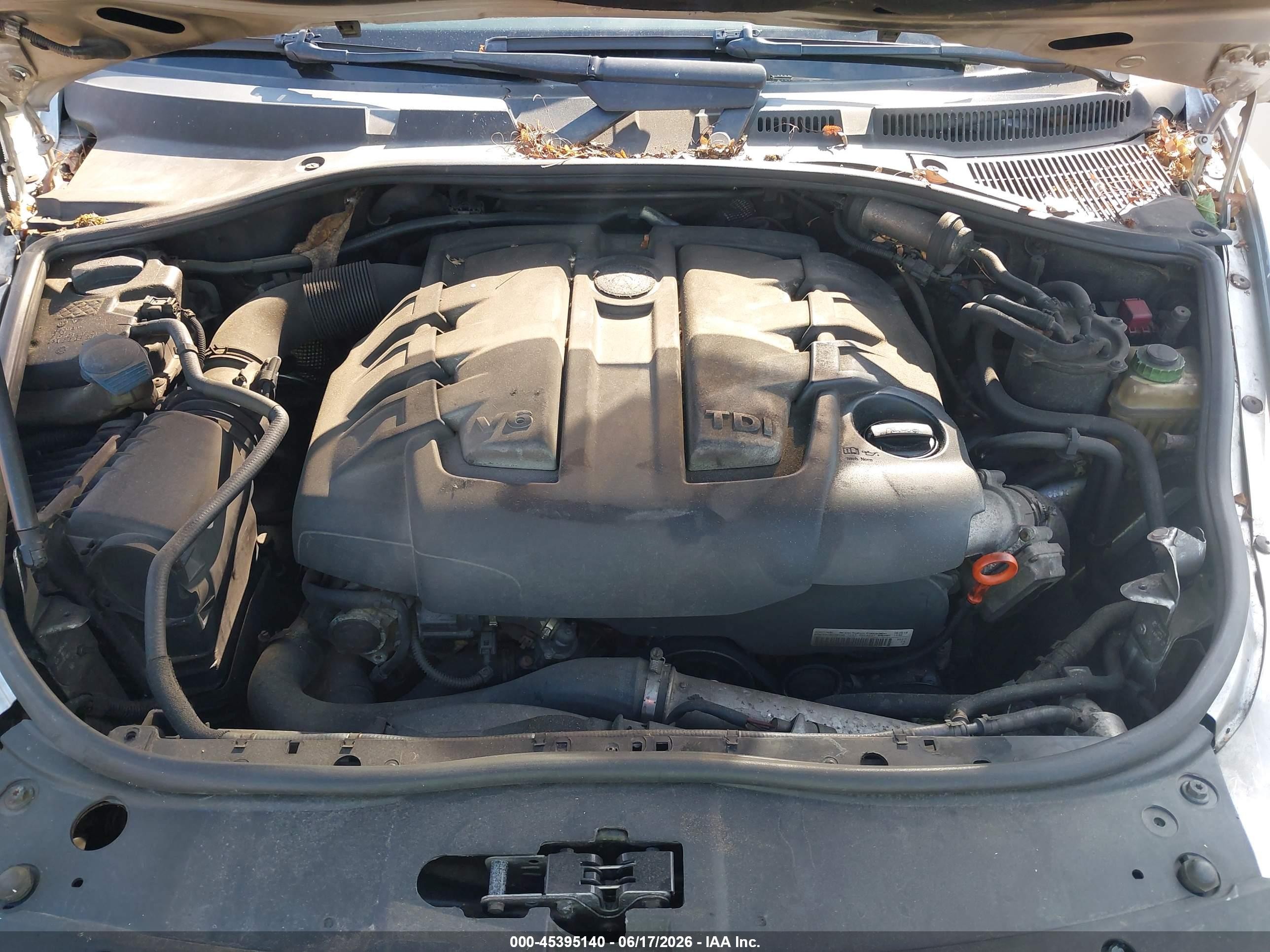 2010 Volkswagen Touareg V6 Tdi Silver vin: WVGFK7A92AD003434