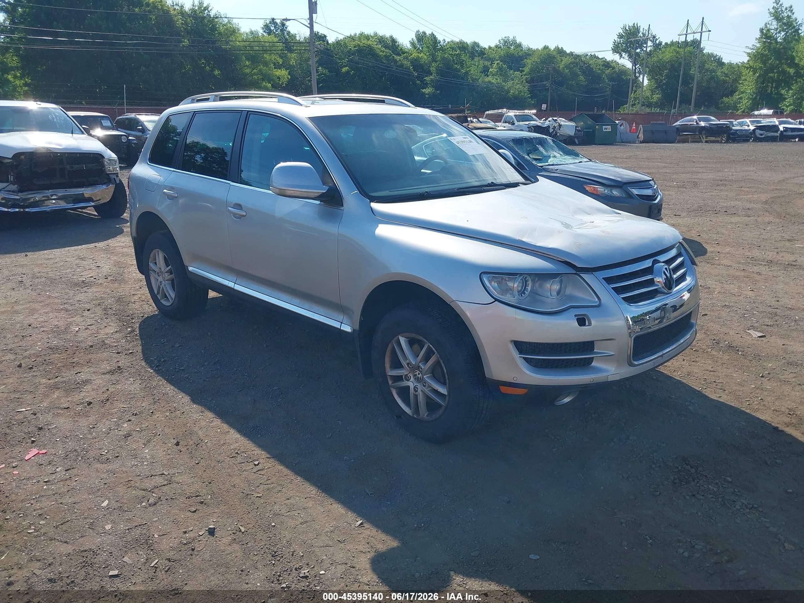 2010 Volkswagen Touareg V6 Tdi Silver vin: WVGFK7A92AD003434