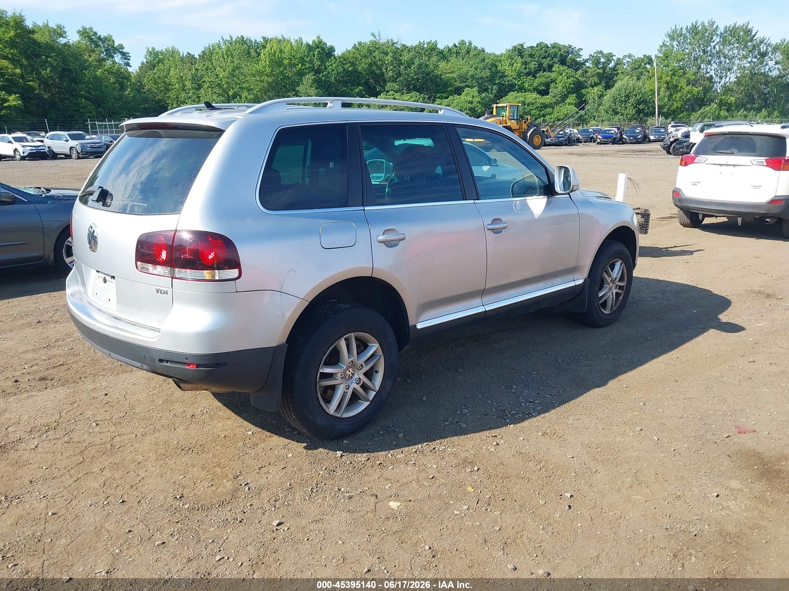 2010 Volkswagen Touareg V6 Tdi Silver vin: WVGFK7A92AD003434