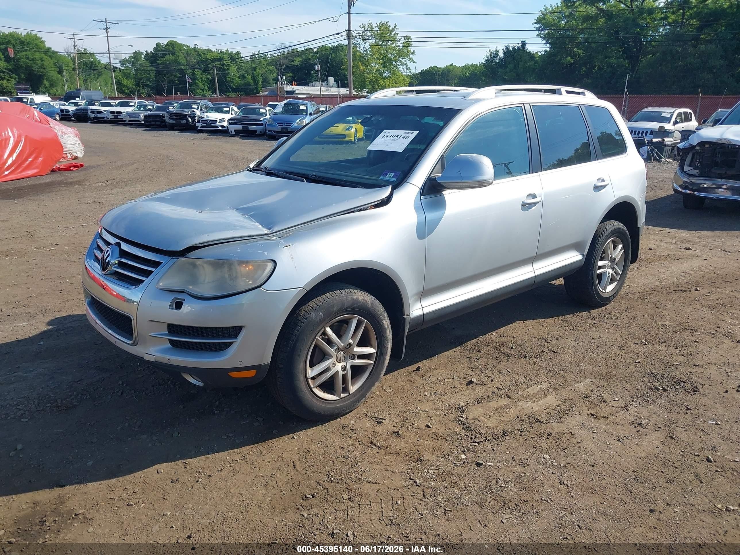 2010 Volkswagen Touareg V6 Tdi Silver vin: WVGFK7A92AD003434