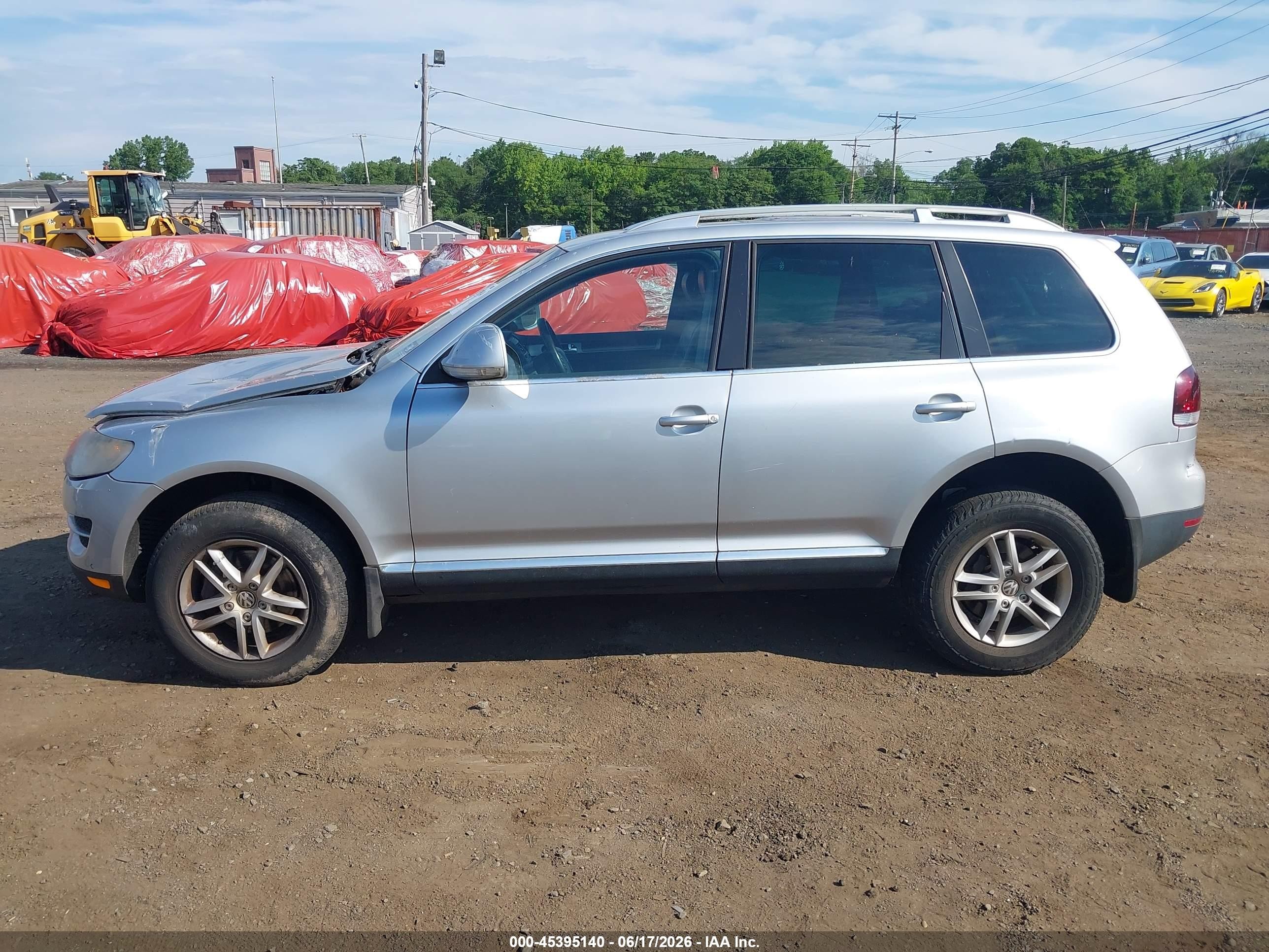 2010 Volkswagen Touareg V6 Tdi Silver vin: WVGFK7A92AD003434