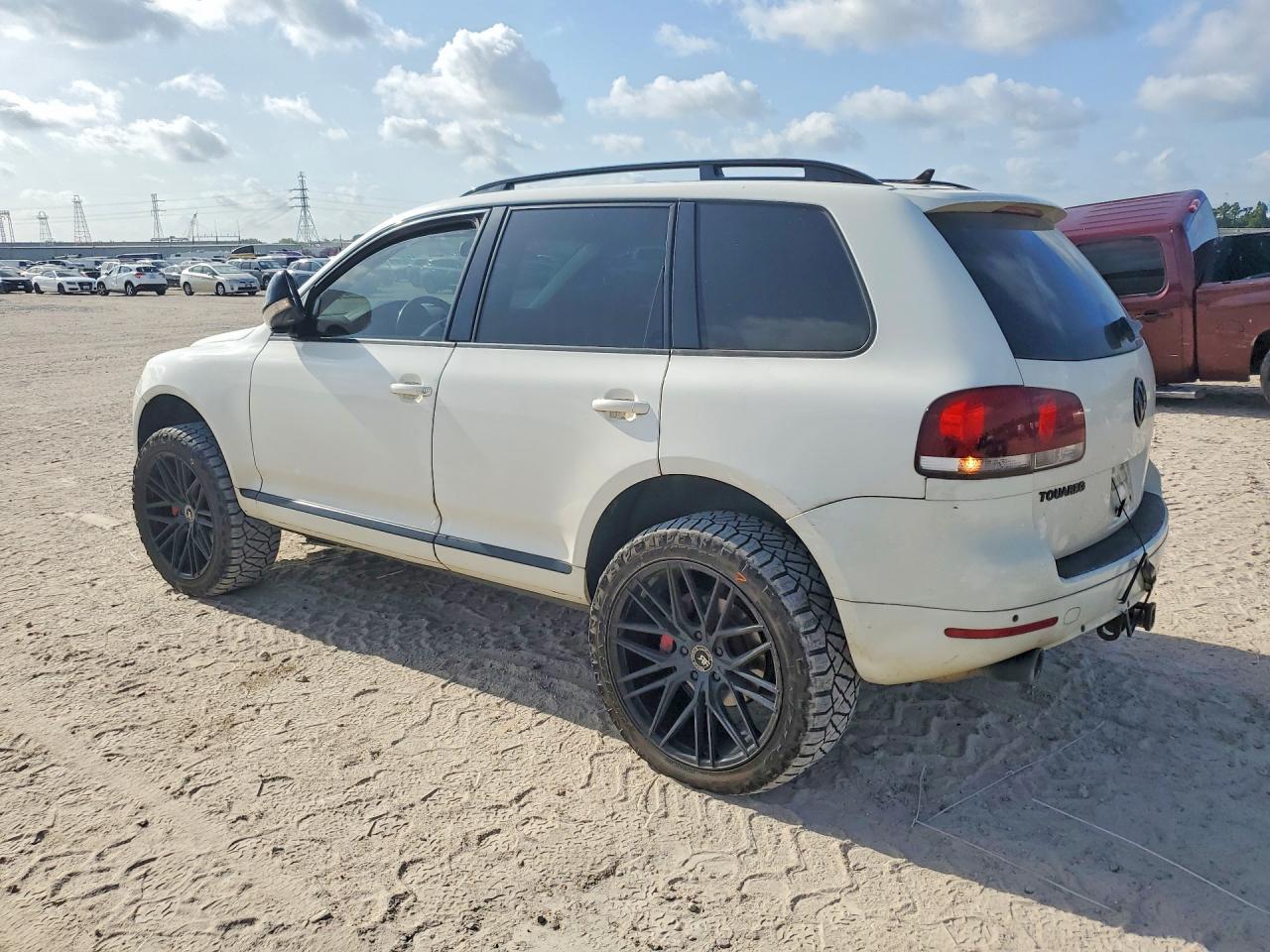 2010 Volkswagen Touareg Tdi White vin: WVGFK7A93AD000946