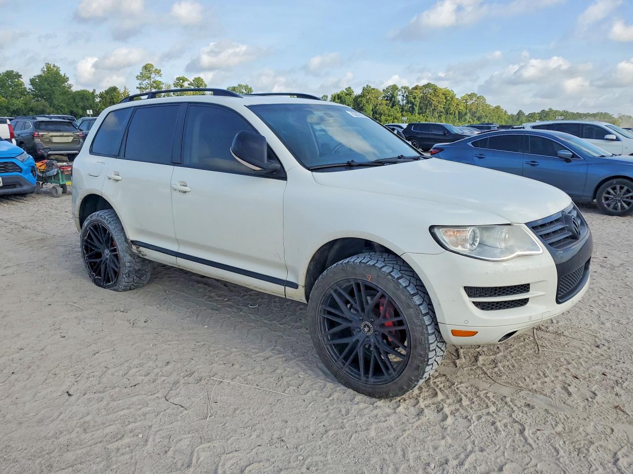 2010 Volkswagen Touareg Tdi White vin: WVGFK7A93AD000946