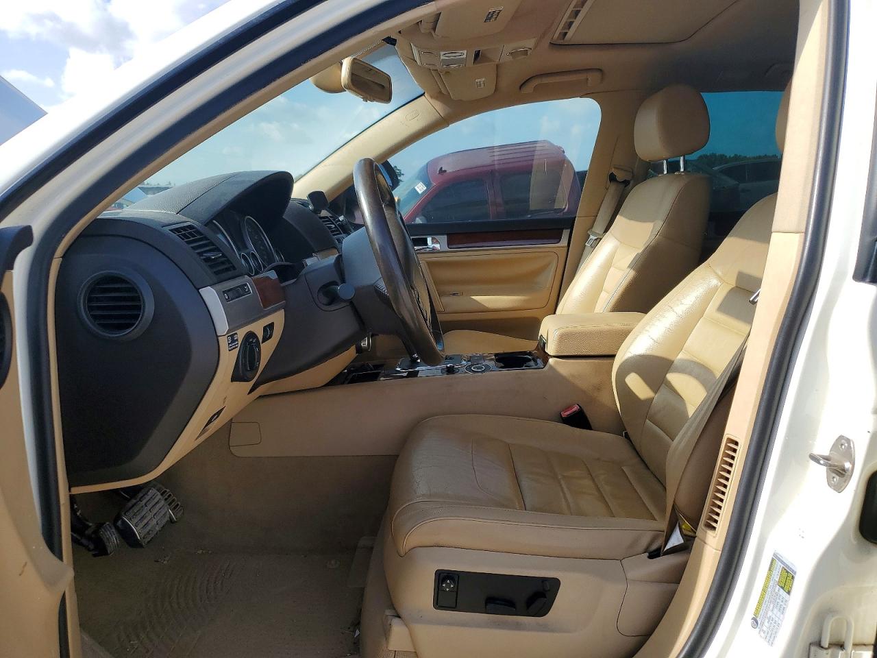 2010 Volkswagen Touareg Tdi White vin: WVGFK7A93AD000946