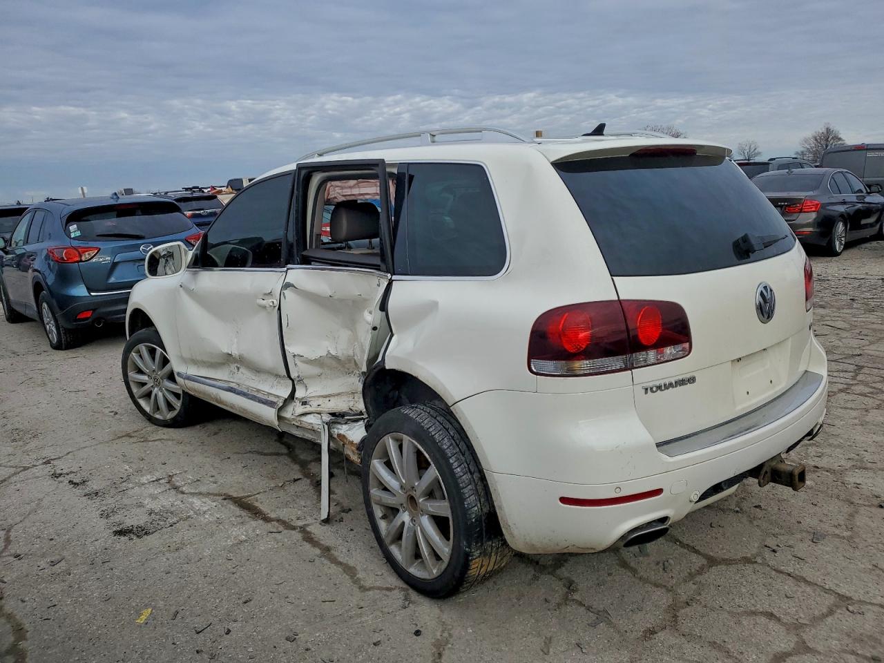 2010 Volkswagen Touareg Tdi White vin: WVGFK7A93AD002177