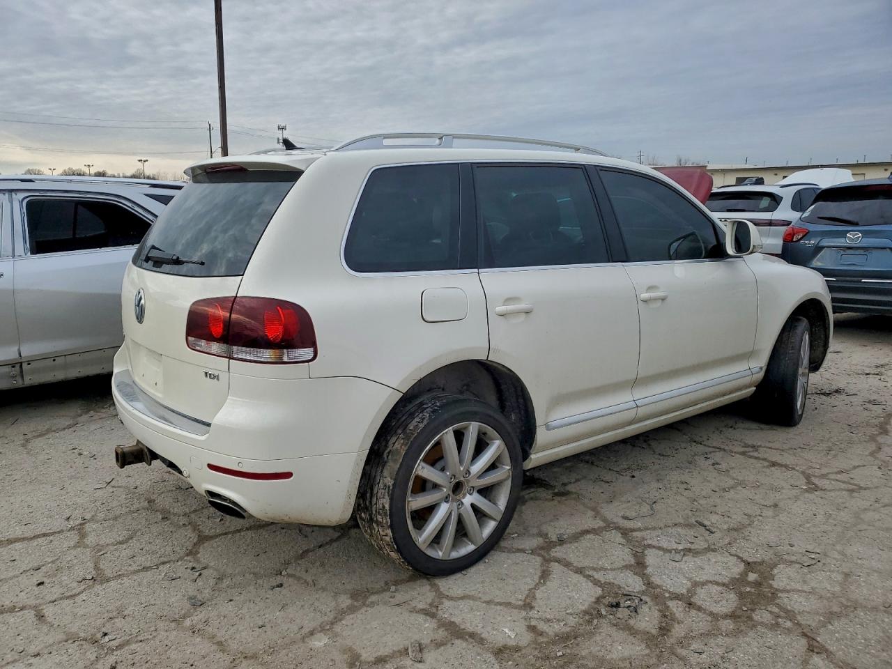 2010 Volkswagen Touareg Tdi White vin: WVGFK7A93AD002177