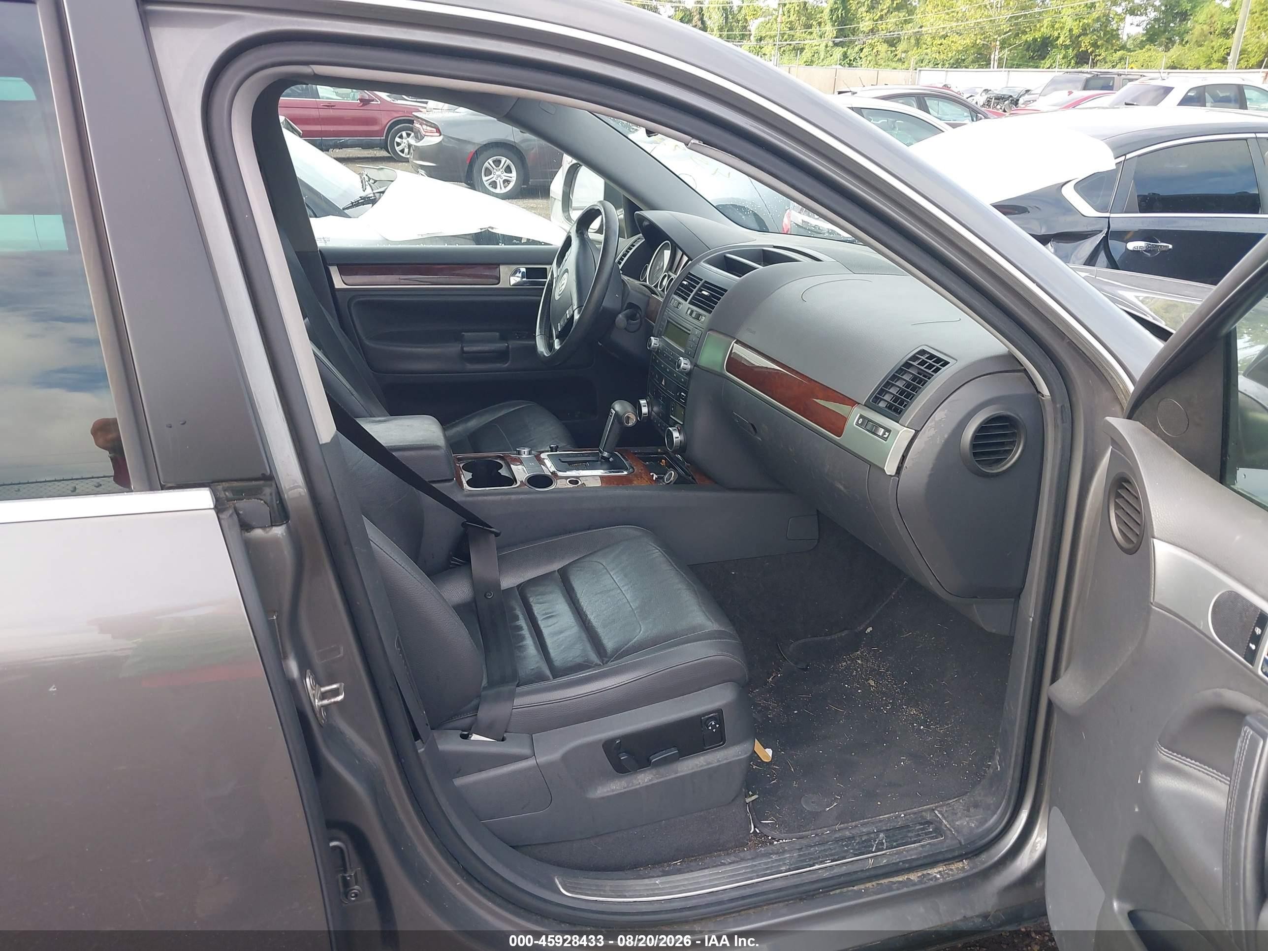2010 Volkswagen Touareg V6 Tdi Gray vin: WVGFK7A96AD000360
