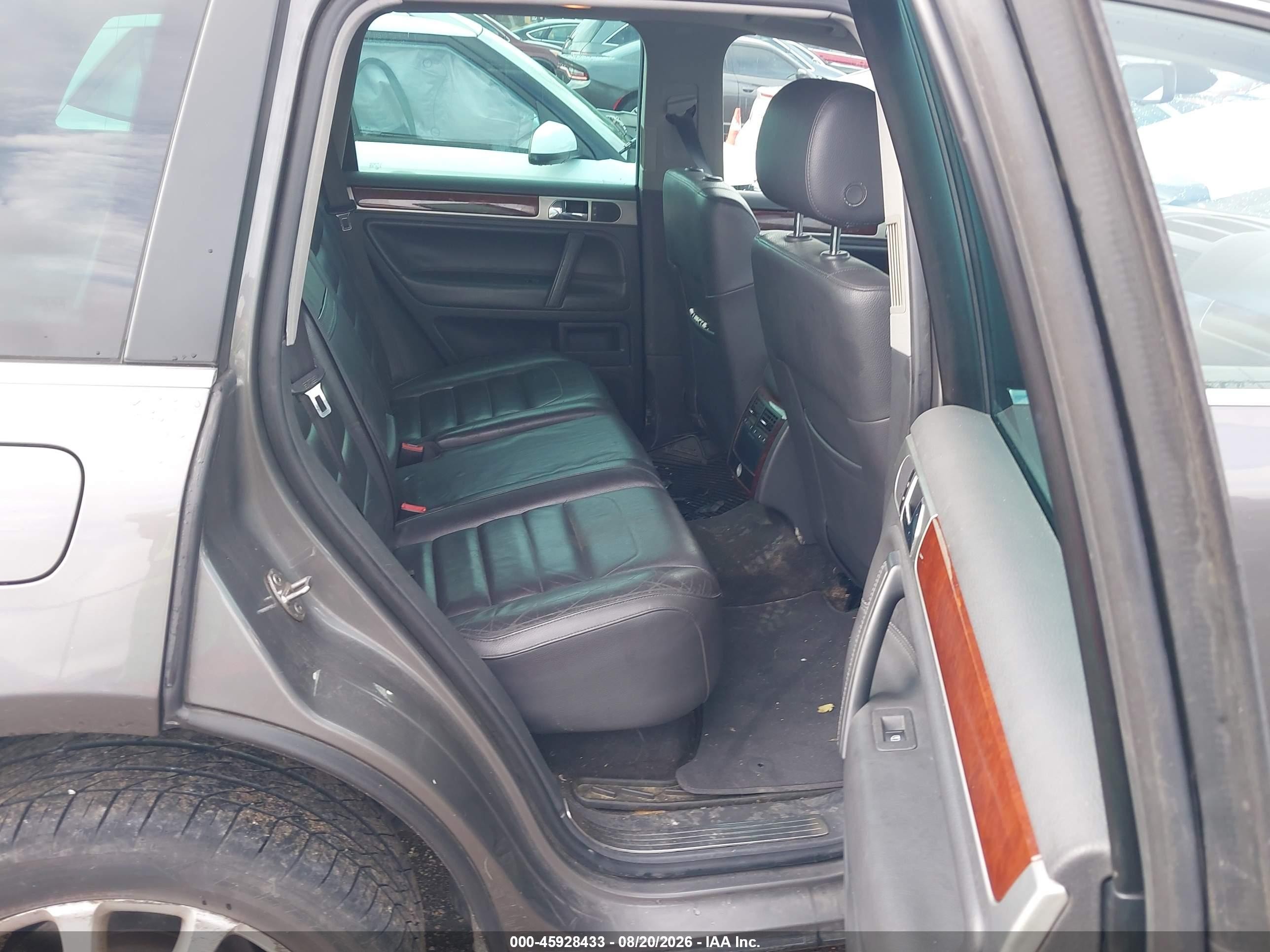 2010 Volkswagen Touareg V6 Tdi Gray vin: WVGFK7A96AD000360