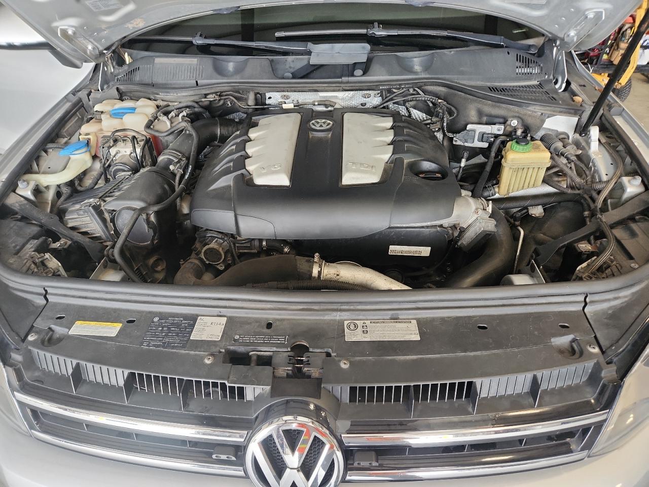 2011 Volkswagen Touareg V6 Tdi Gray vin: WVGFK9BP0BD002003