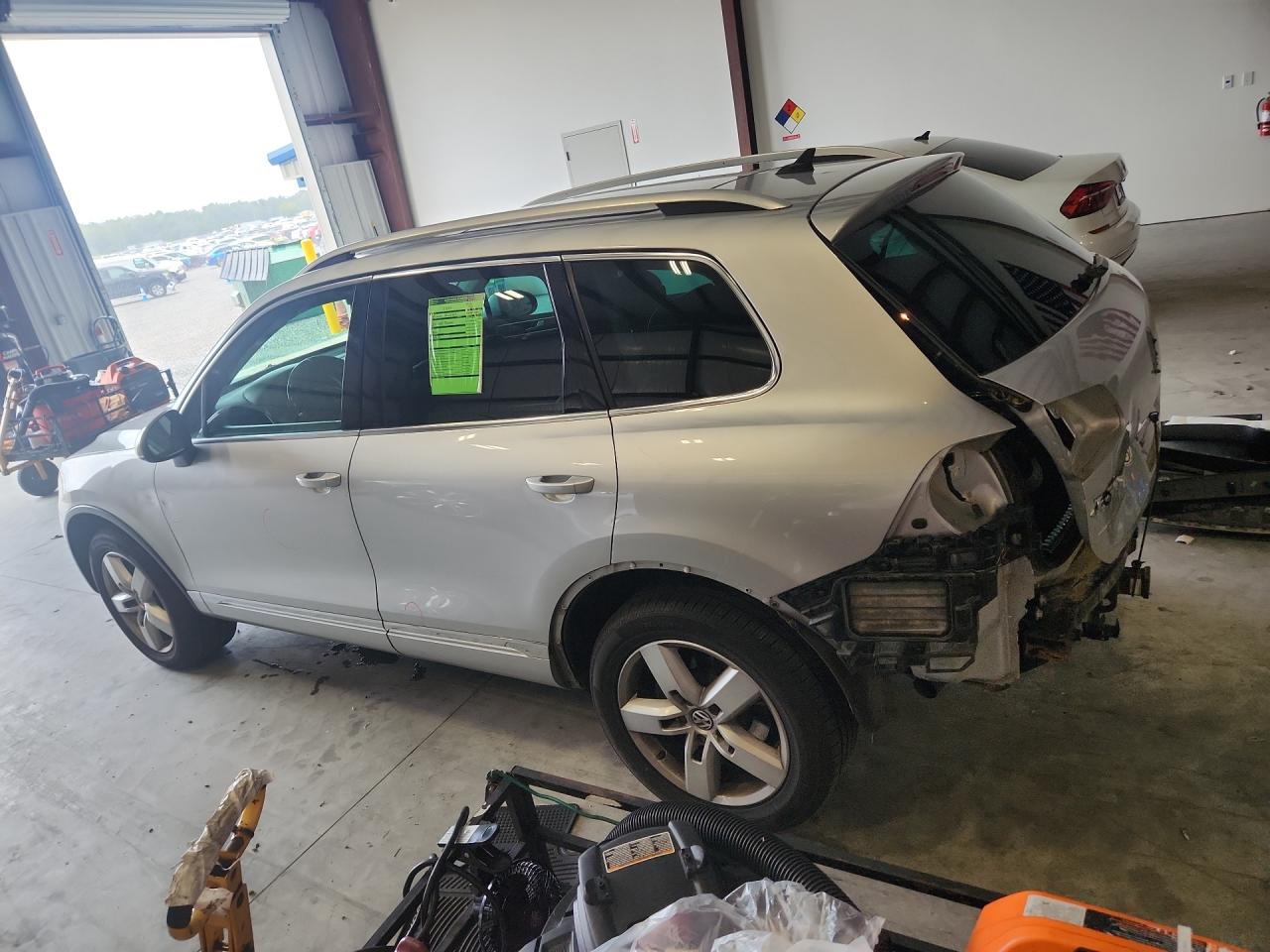 2011 Volkswagen Touareg V6 Tdi Gray vin: WVGFK9BP0BD002003