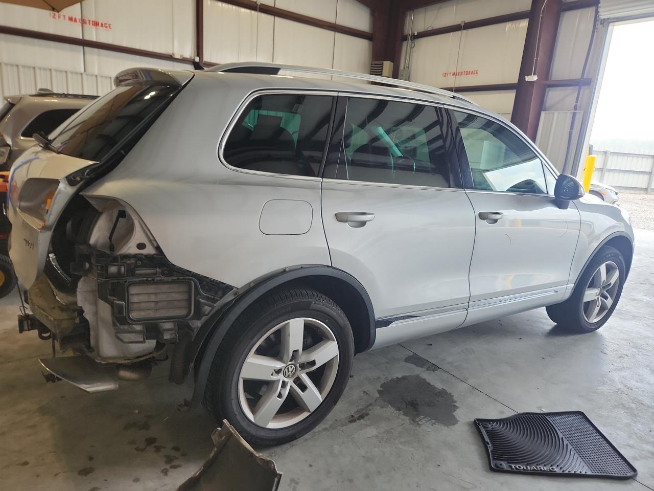2011 Volkswagen Touareg V6 Tdi Gray vin: WVGFK9BP0BD002003