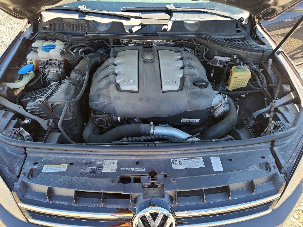 2011 Volkswagen Touareg V6 Tdi Brown vin: WVGFK9BP0BD003295