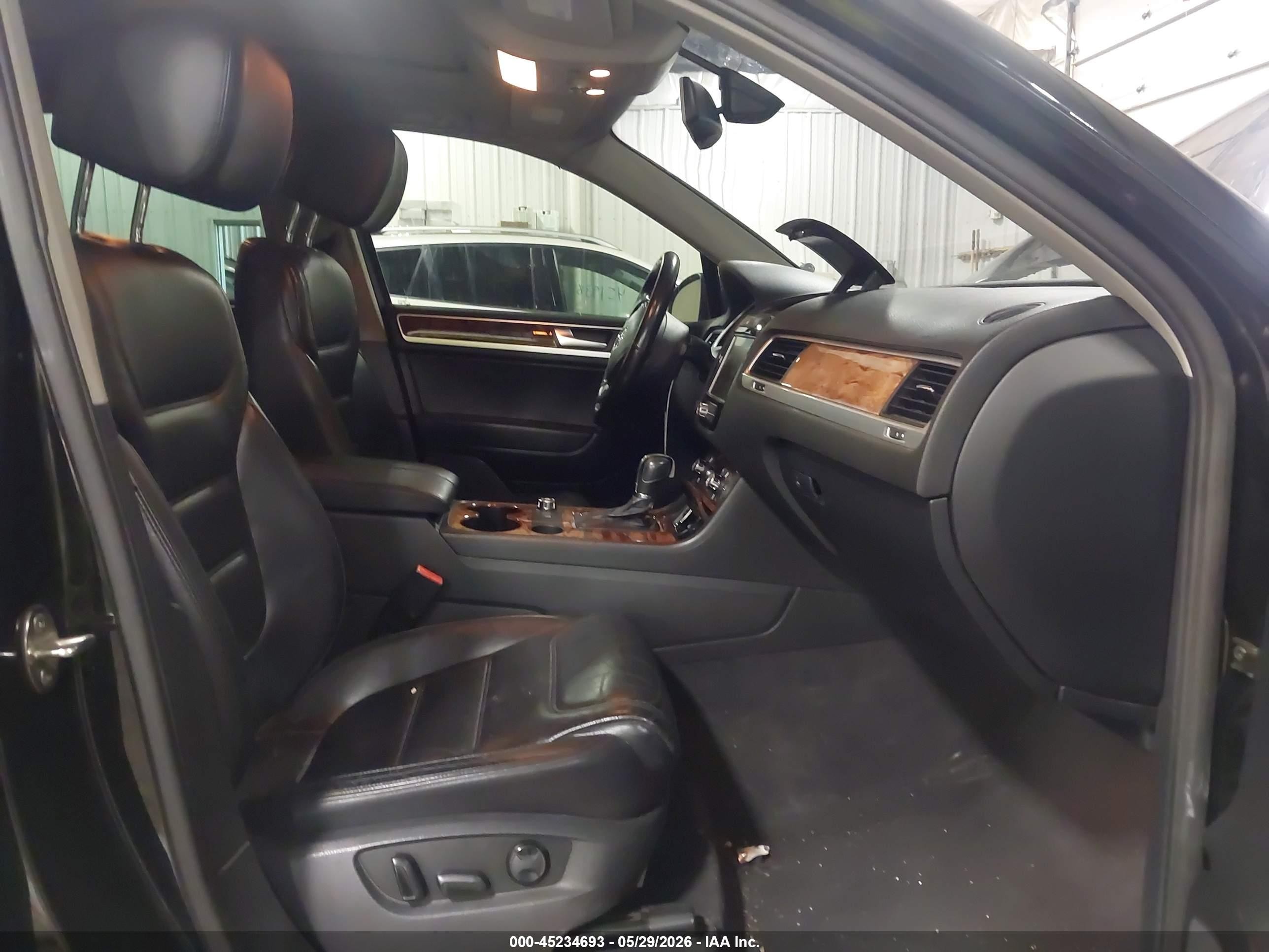 2012 Volkswagen Touareg Tdi Lux Black vin: WVGFK9BP3CD003728