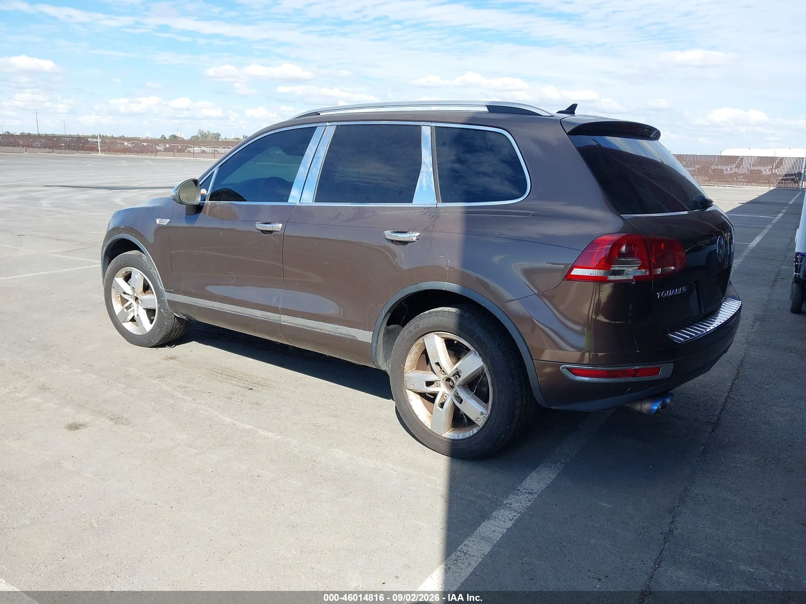 2011 Volkswagen Touareg Tdi Lux Dark Brown vin: WVGFK9BP4BD003848