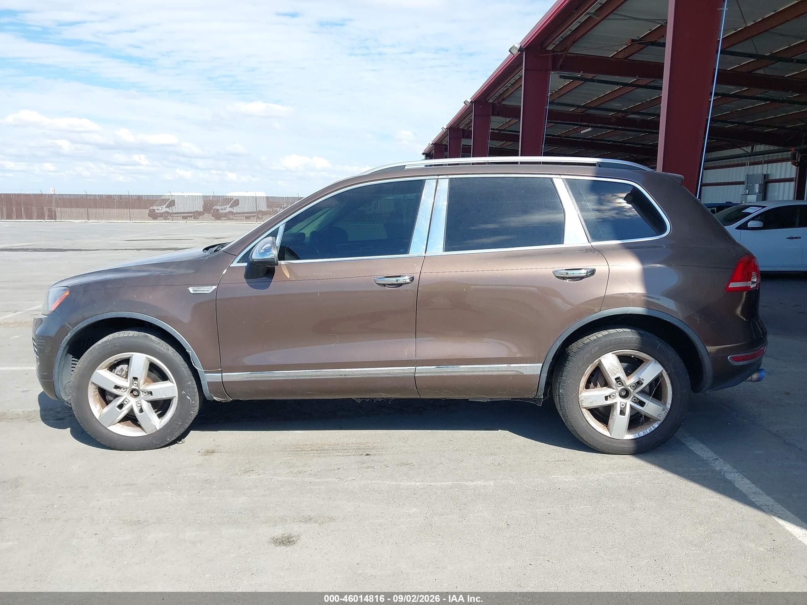 2011 Volkswagen Touareg Tdi Lux Dark Brown vin: WVGFK9BP4BD003848