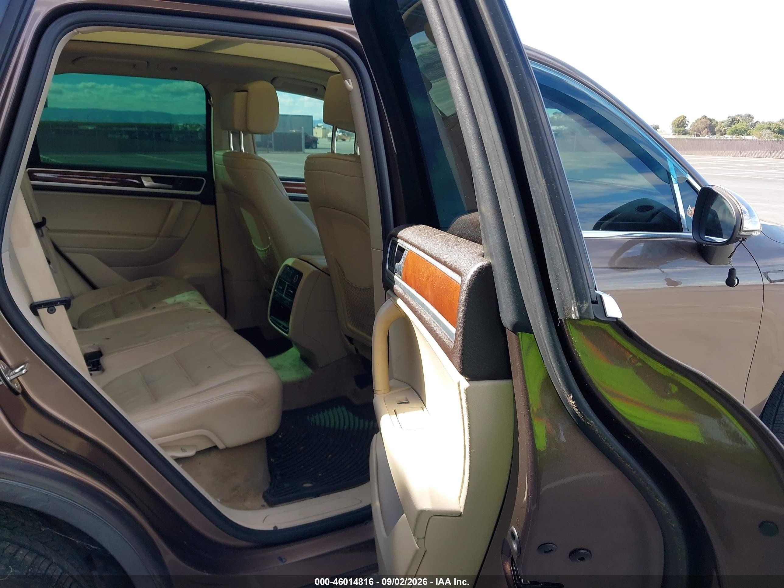 2011 Volkswagen Touareg Tdi Lux Dark Brown vin: WVGFK9BP4BD003848