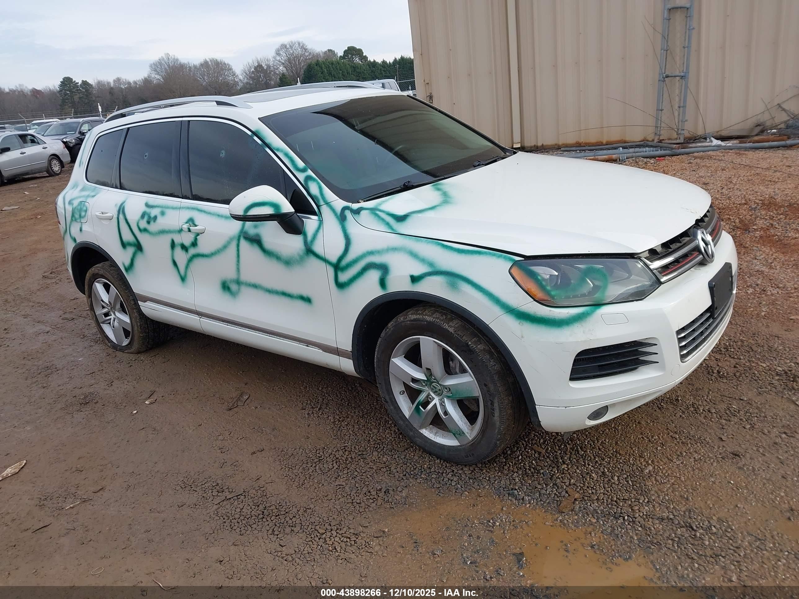 2012 Volkswagen Touareg Tdi Executive/tdi Lux/tdi Sport Белый vin: WVGFK9BP5CD004847