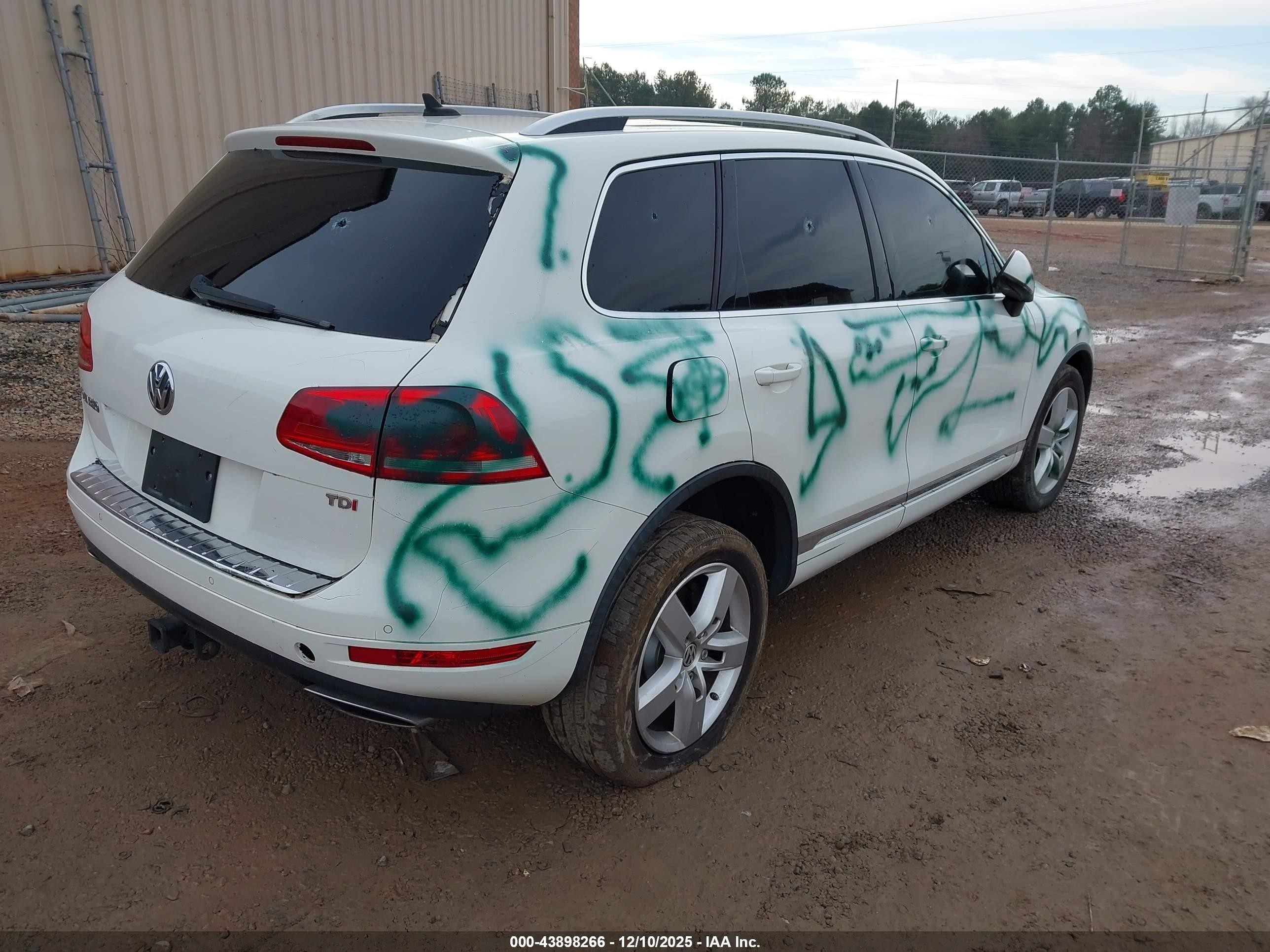 2012 Volkswagen Touareg Tdi Executive/tdi Lux/tdi Sport Белый vin: WVGFK9BP5CD004847