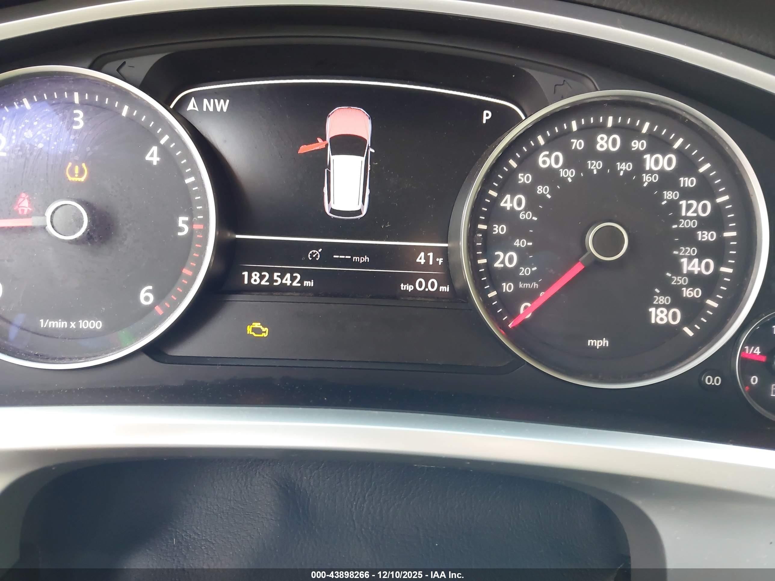 2012 Volkswagen Touareg Tdi Executive/tdi Lux/tdi Sport Белый vin: WVGFK9BP5CD004847