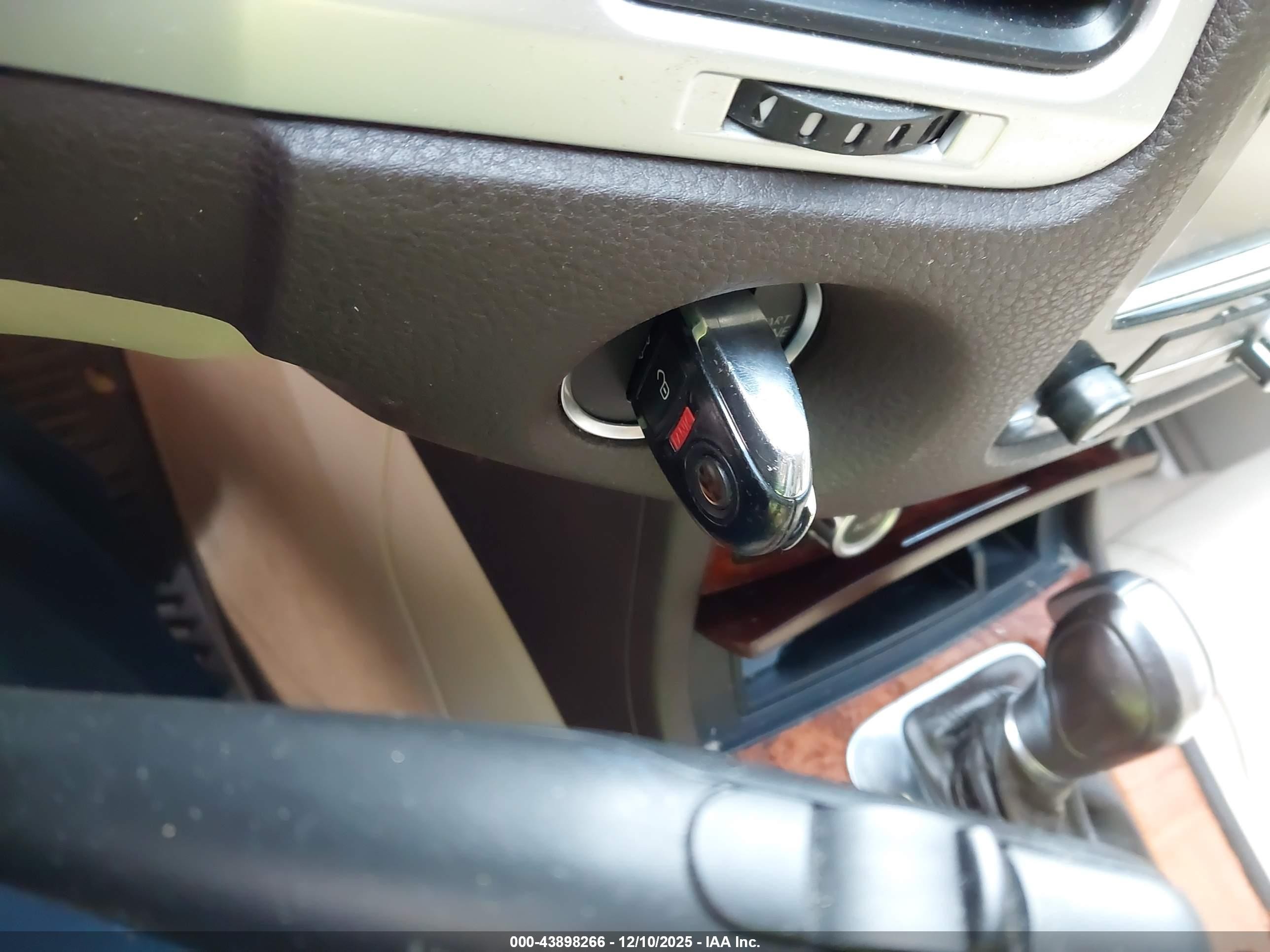 2012 Volkswagen Touareg Tdi Executive/tdi Lux/tdi Sport Белый vin: WVGFK9BP5CD004847