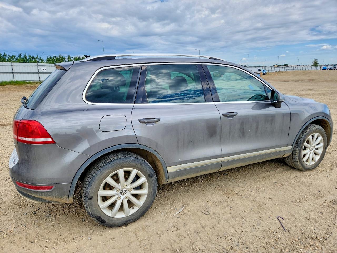 2011 Volkswagen Touareg V6 Tdi Gray vin: WVGFK9BP6BD002006