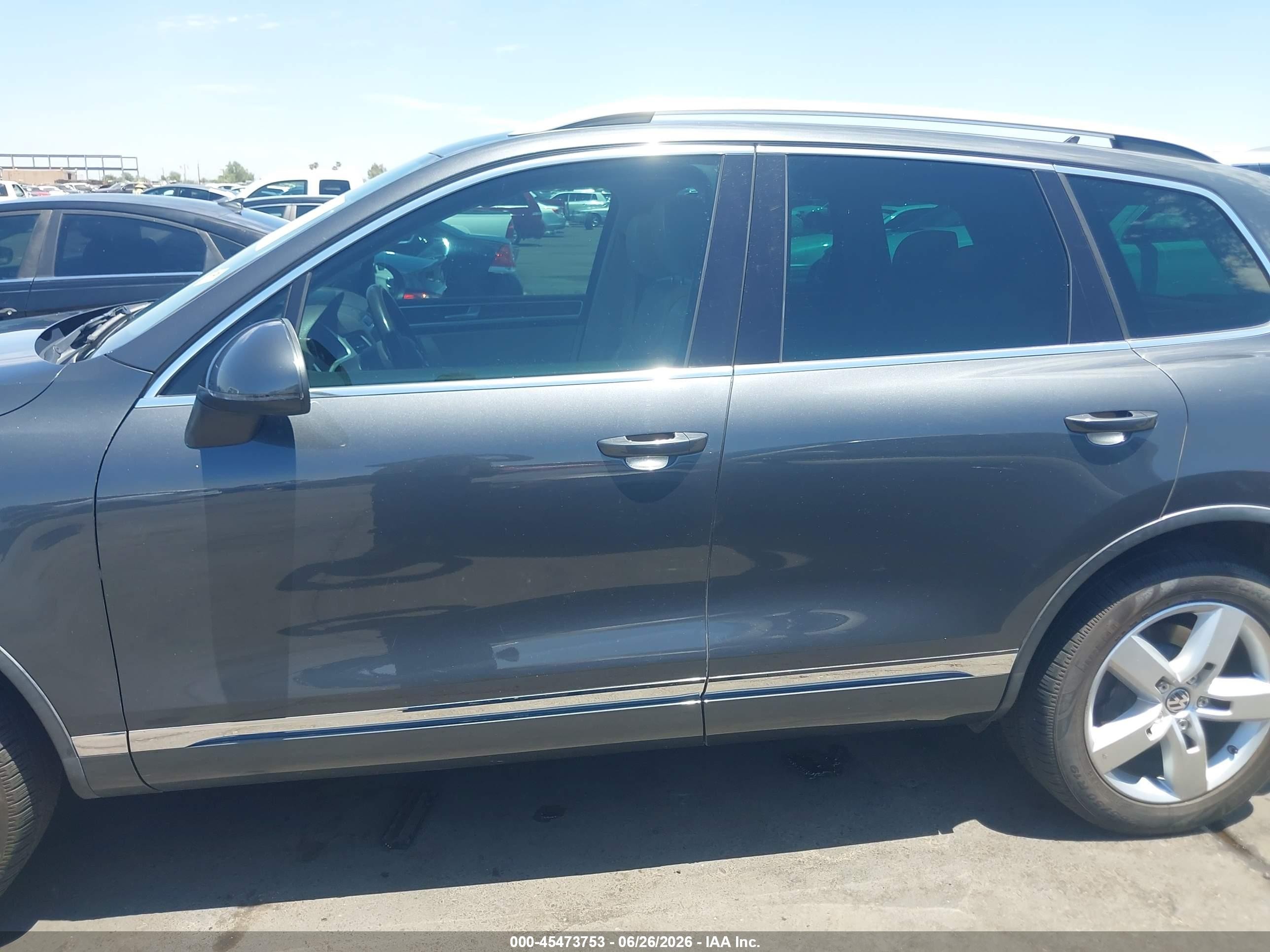 2011 Volkswagen Touareg Tdi Lux Gray vin: WVGFK9BP6BD004032