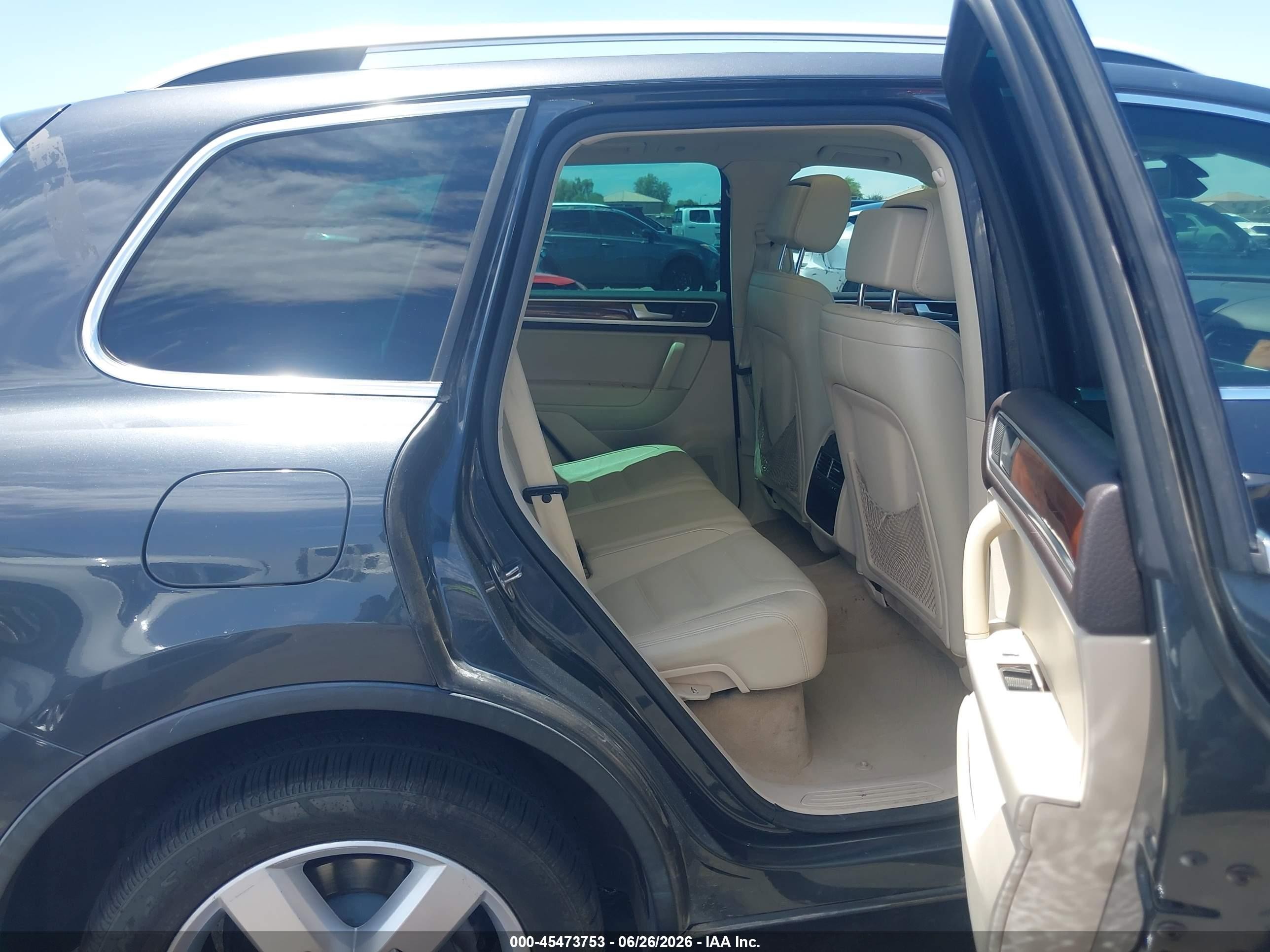 2011 Volkswagen Touareg Tdi Lux Gray vin: WVGFK9BP6BD004032