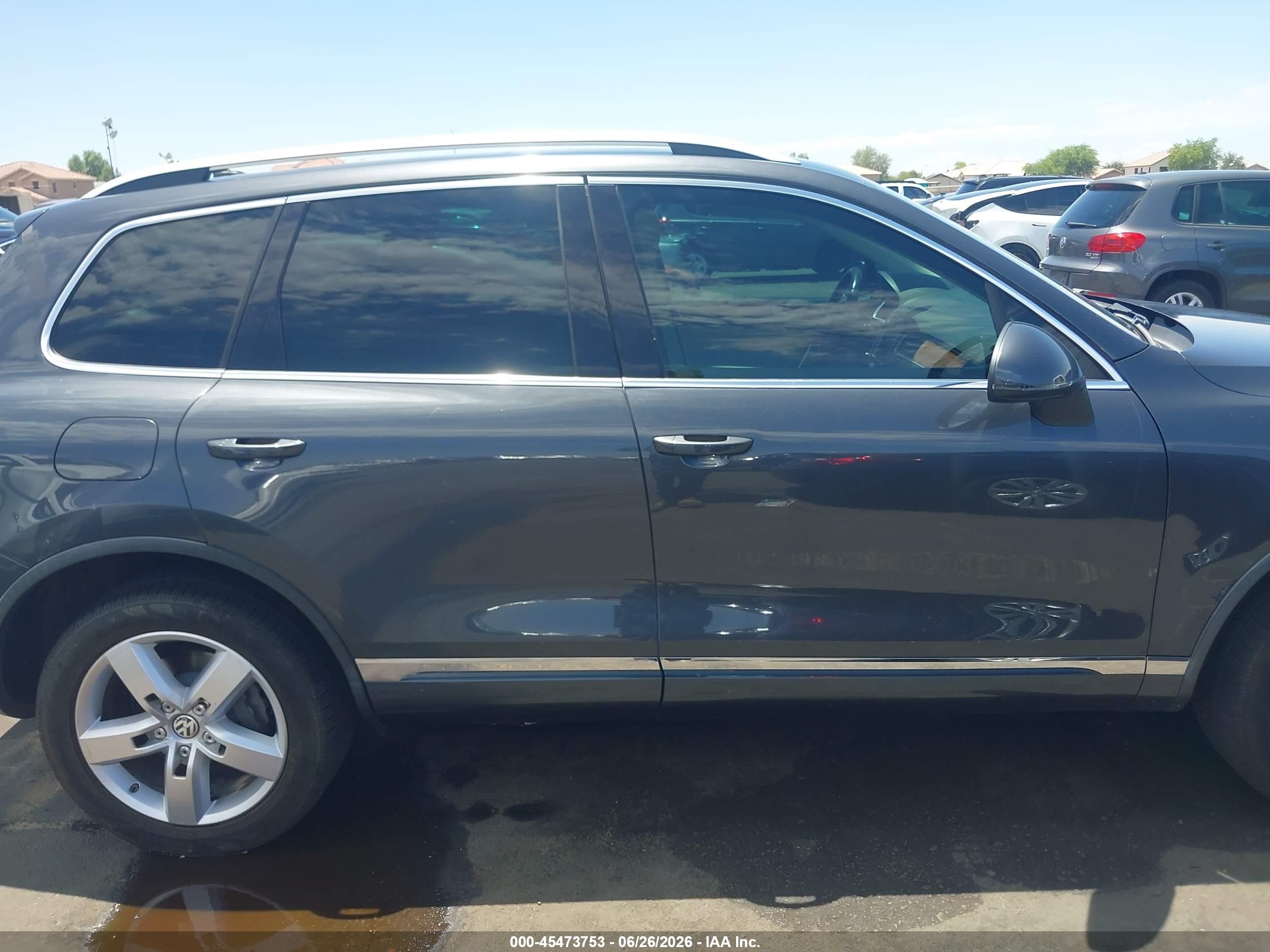 2011 Volkswagen Touareg Tdi Lux Gray vin: WVGFK9BP6BD004032