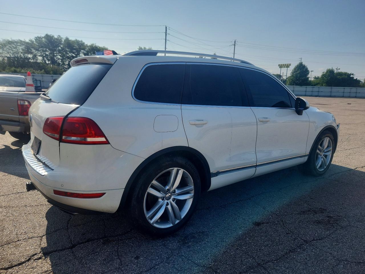2011 Volkswagen Touareg V6 Tdi Белый vin: WVGFK9BP6BD005908