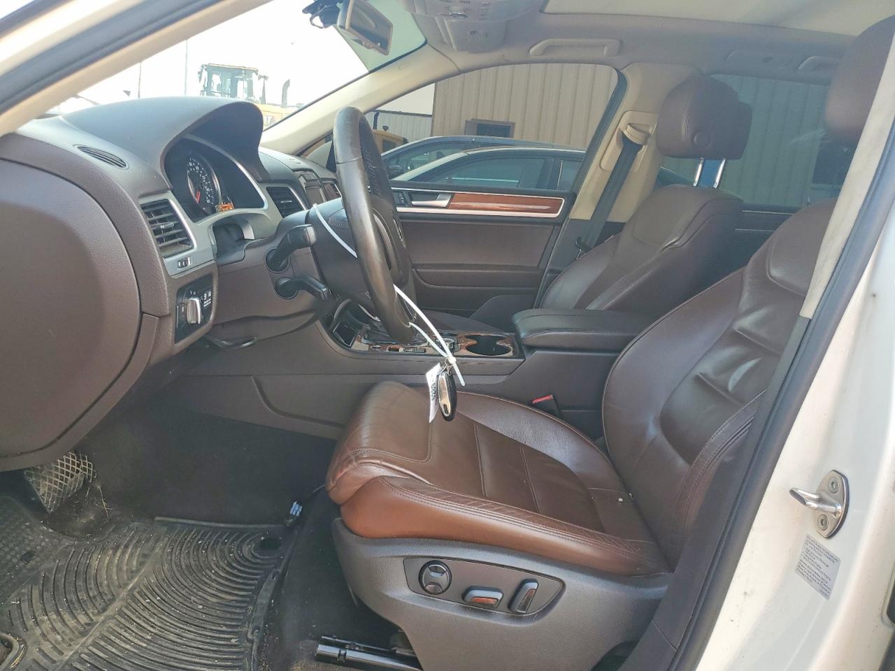 2011 Volkswagen Touareg V6 Tdi Белый vin: WVGFK9BP6BD005908