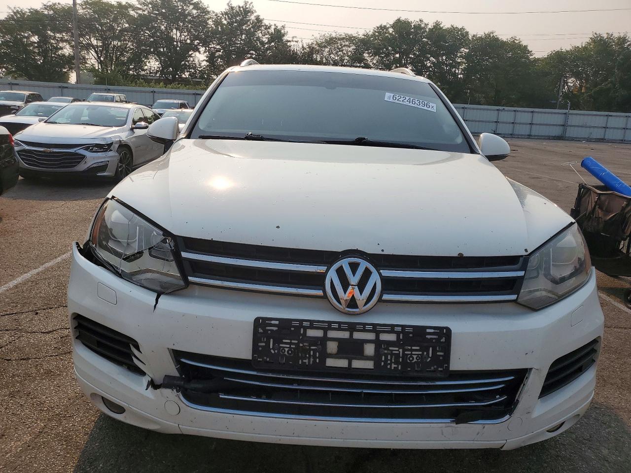 2011 Volkswagen Touareg V6 Tdi Белый vin: WVGFK9BP6BD005908