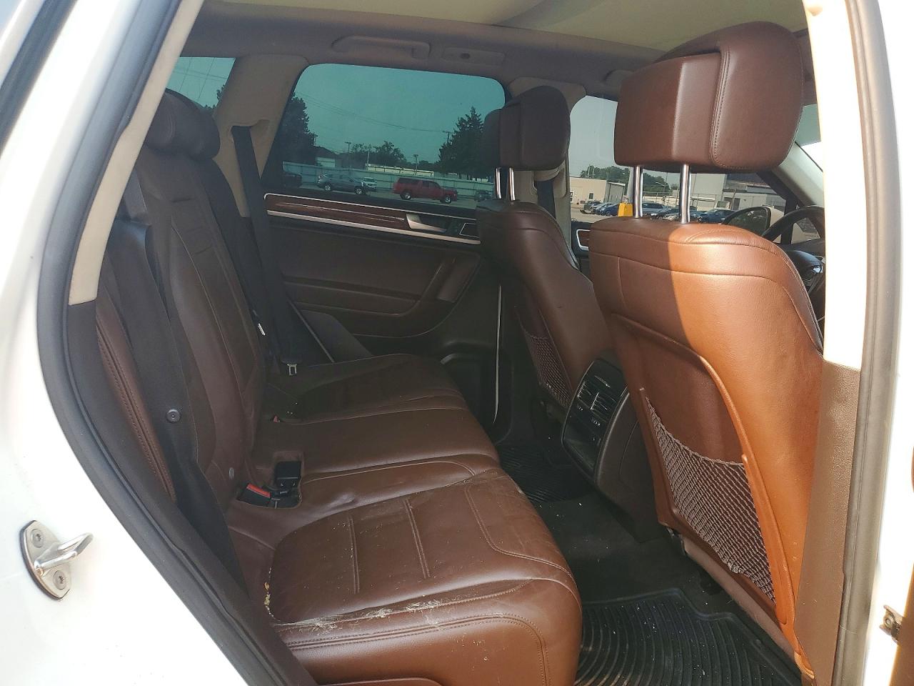 2011 Volkswagen Touareg V6 Tdi Белый vin: WVGFK9BP6BD005908
