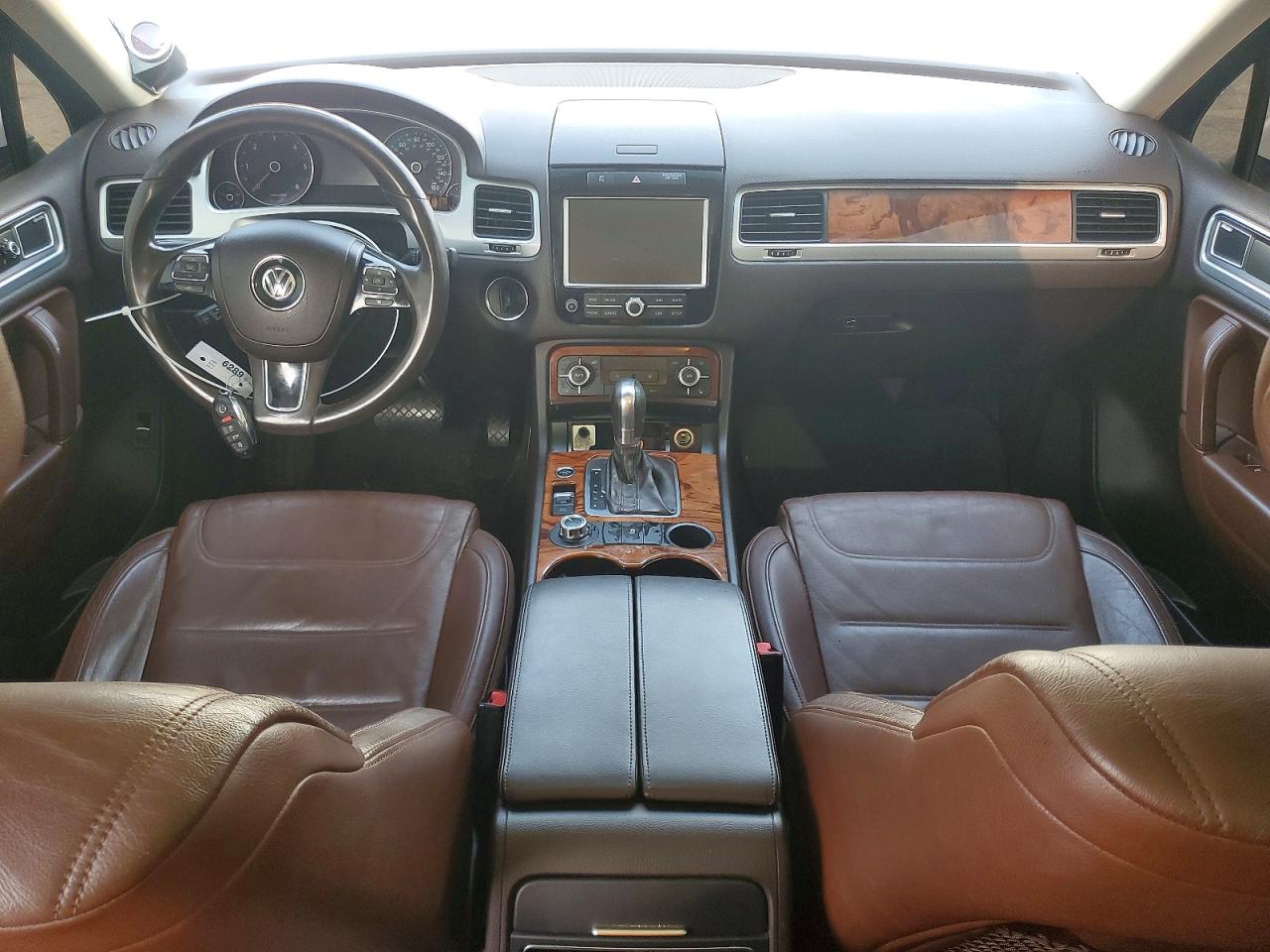 2011 Volkswagen Touareg V6 Tdi Белый vin: WVGFK9BP6BD005908