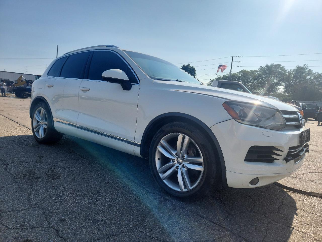 2011 Volkswagen Touareg V6 Tdi Белый vin: WVGFK9BP6BD005908