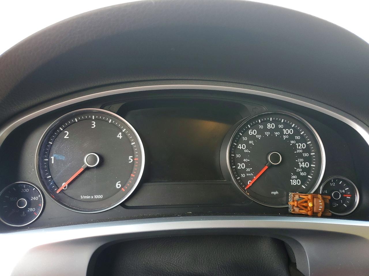 2011 Volkswagen Touareg V6 Tdi Белый vin: WVGFK9BP6BD005908