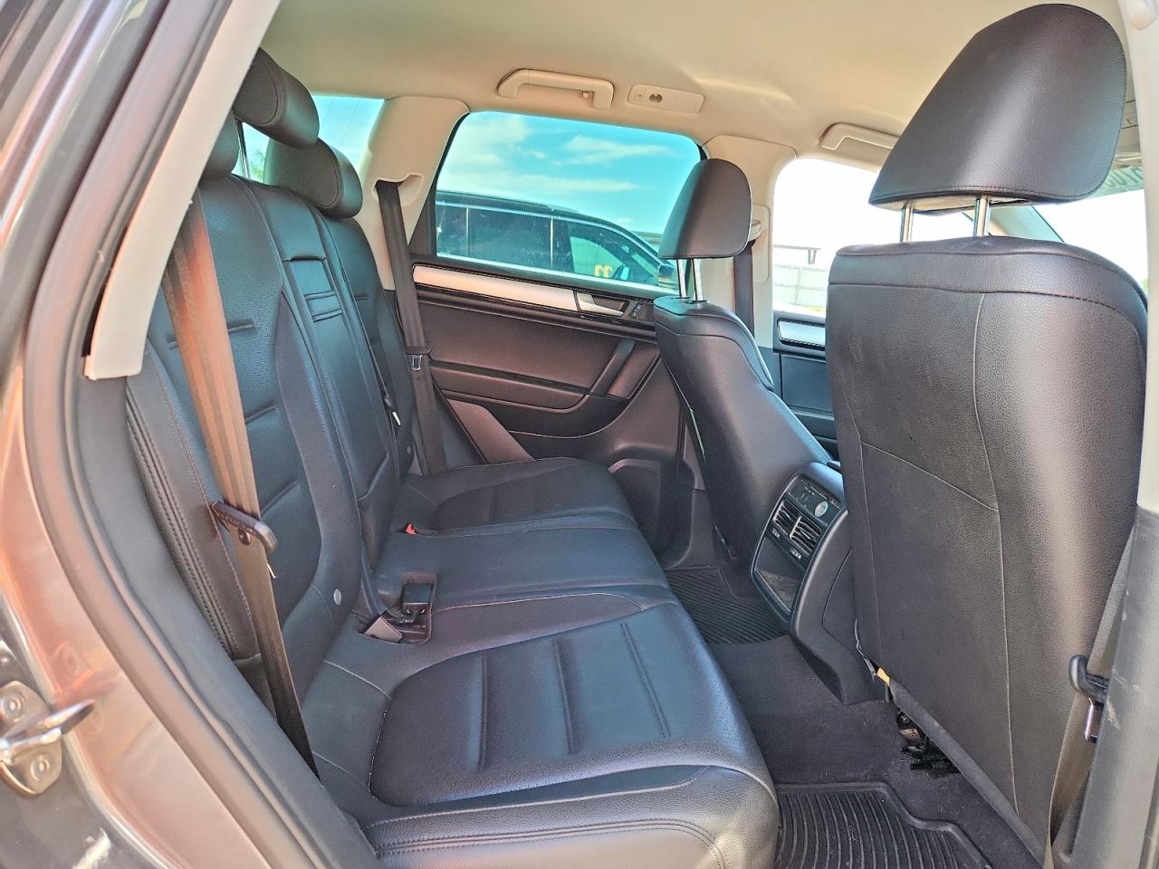 2012 Volkswagen Touareg V6 Tdi Gray vin: WVGFK9BP6CD004551
