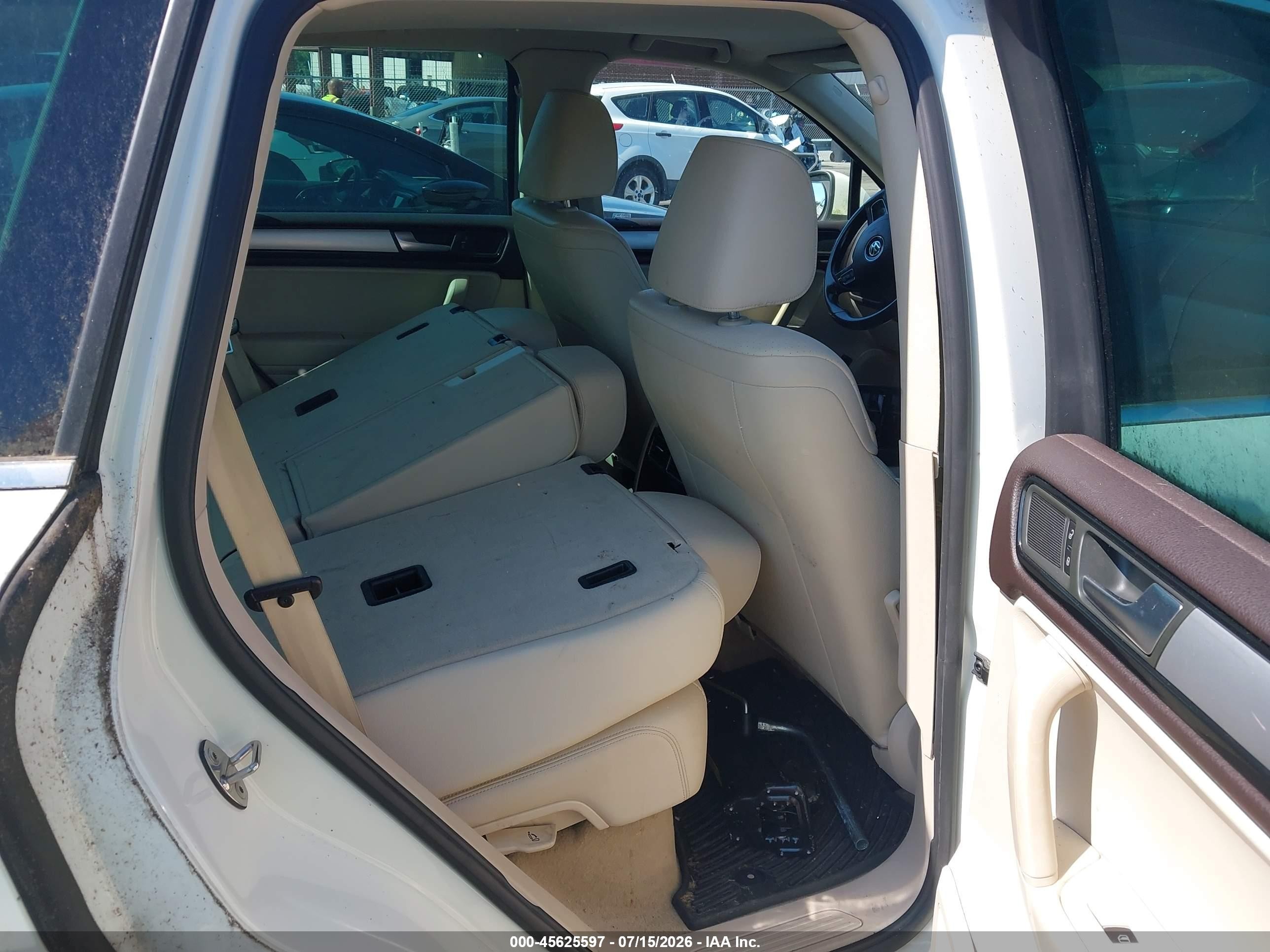 2012 Volkswagen Touareg Tdi Sport White vin: WVGFK9BP6CD004713
