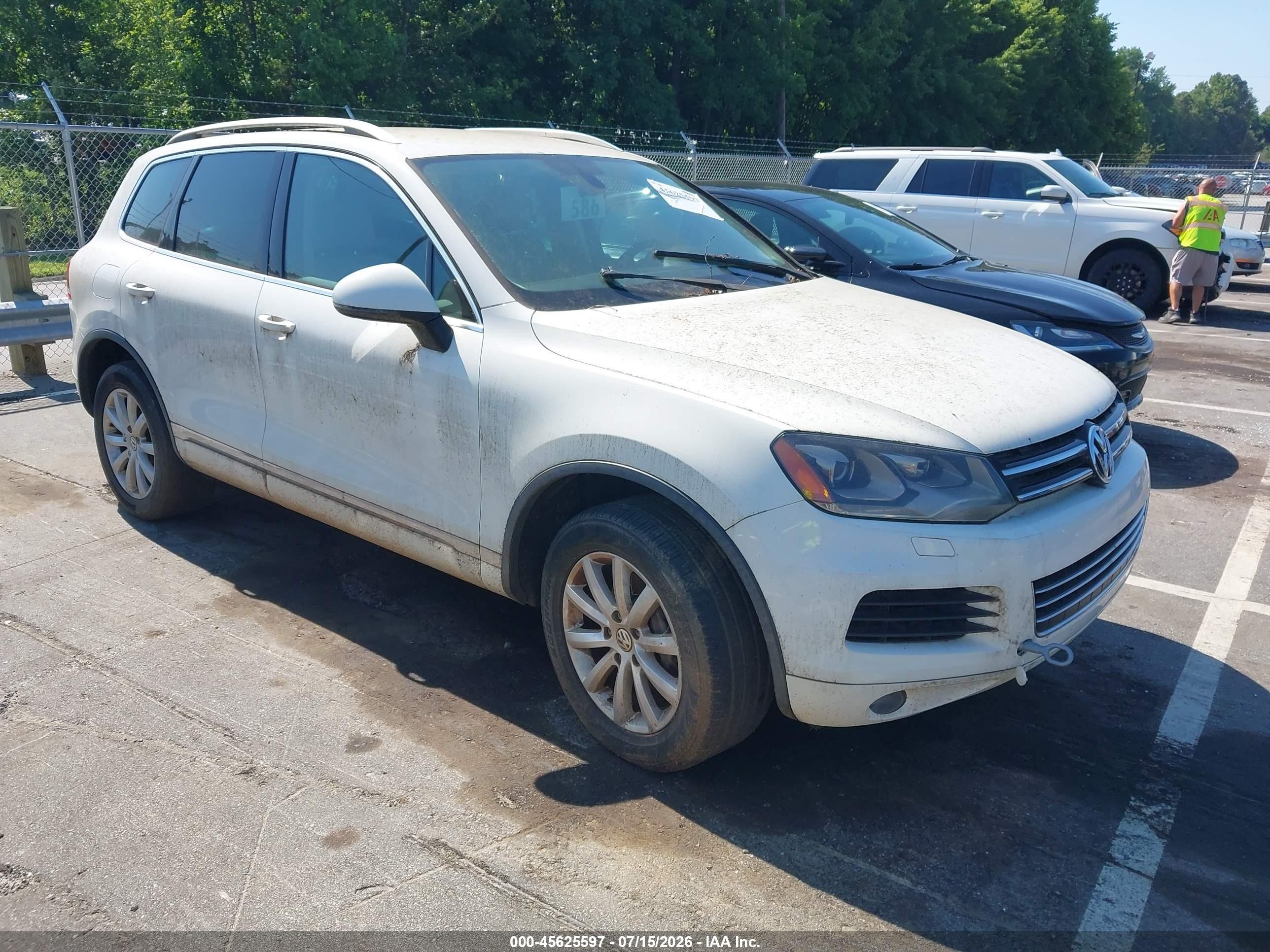 2012 Volkswagen Touareg Tdi Sport White vin: WVGFK9BP6CD004713