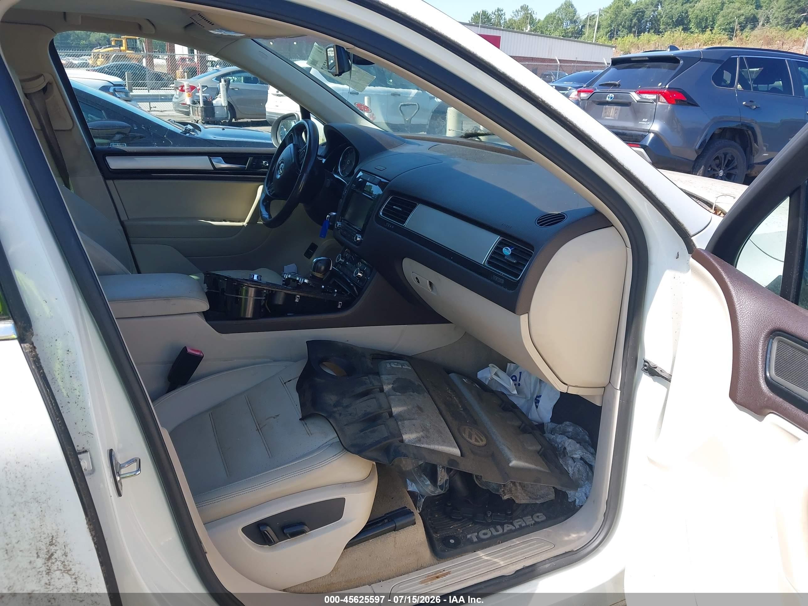 2012 Volkswagen Touareg Tdi Sport White vin: WVGFK9BP6CD004713