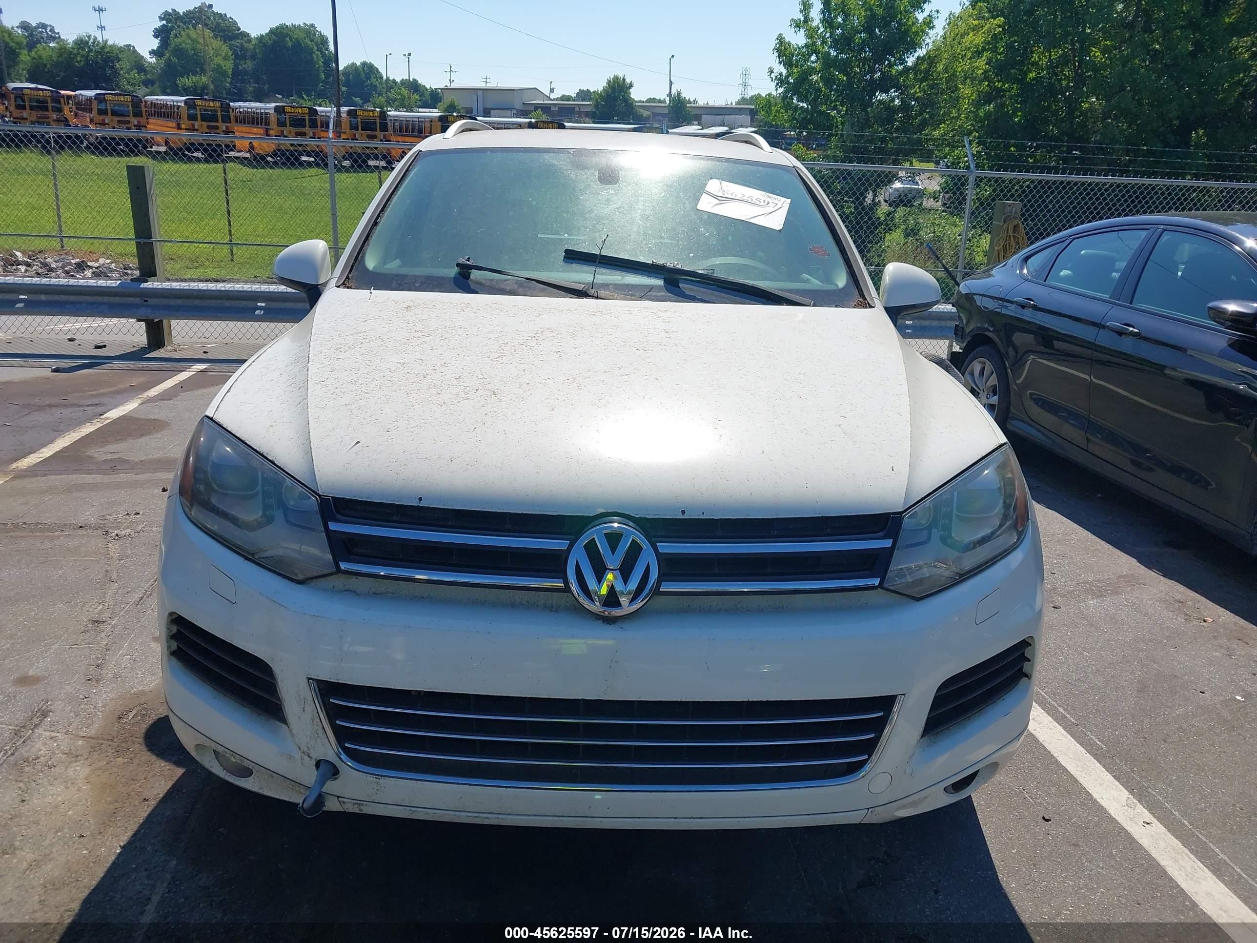 2012 Volkswagen Touareg Tdi Sport White vin: WVGFK9BP6CD004713