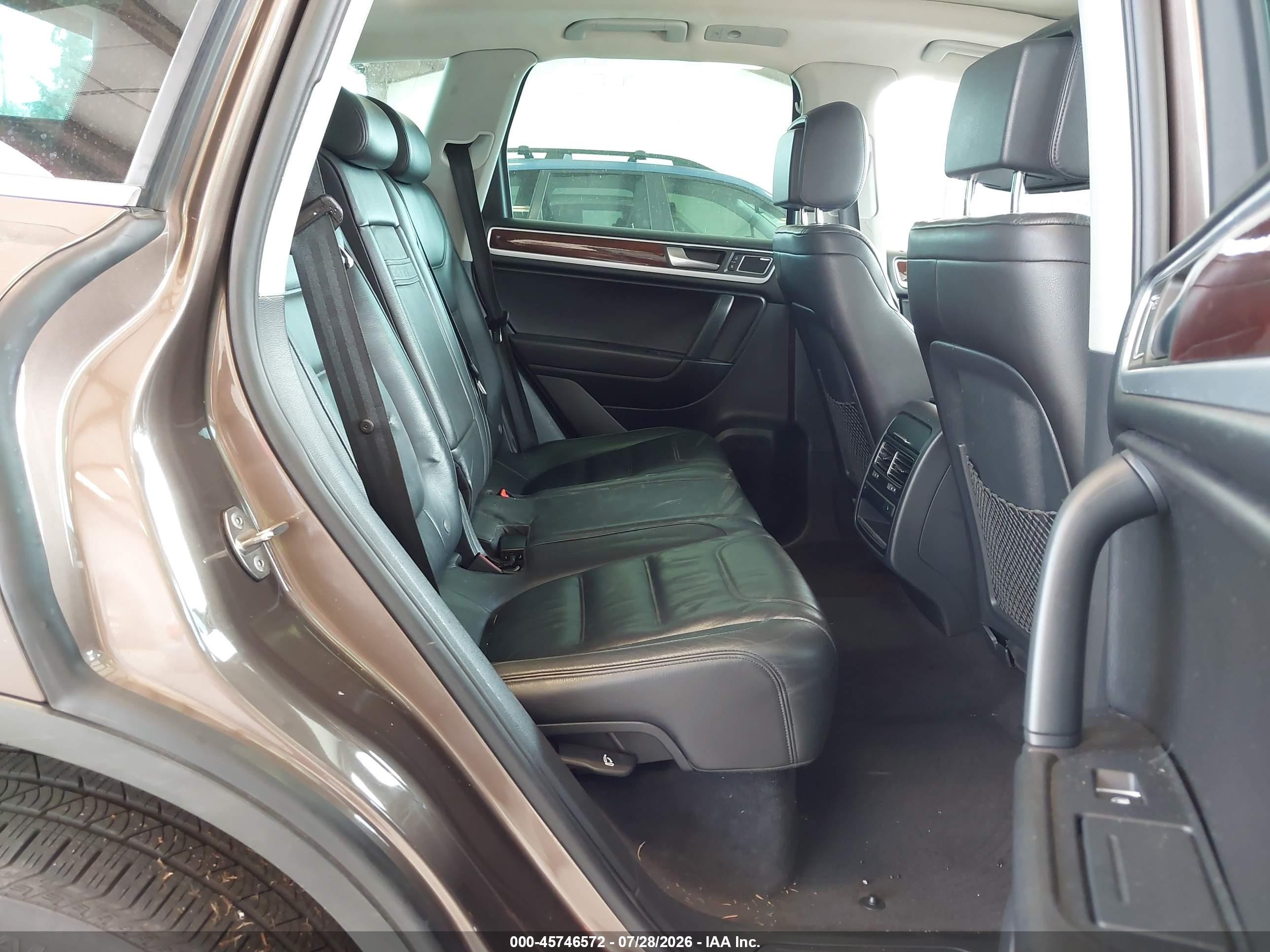 2011 Volkswagen Touareg Tdi Executive Brown vin: WVGFK9BP7BD003519