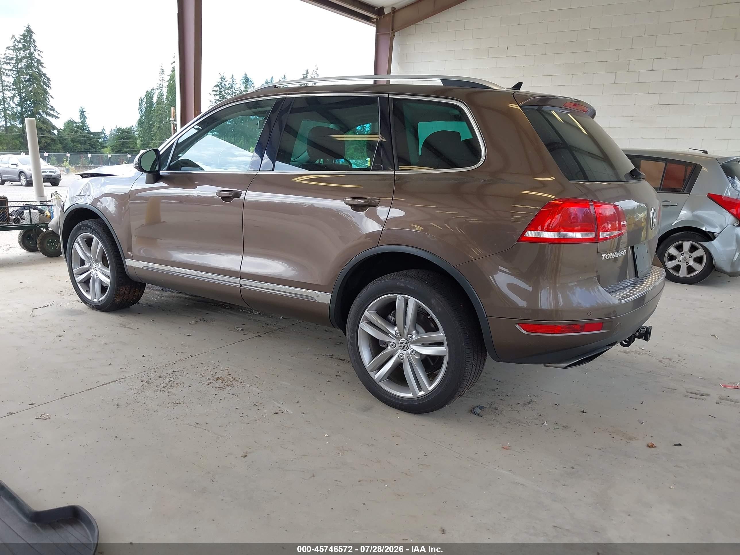 2011 Volkswagen Touareg Tdi Executive Brown vin: WVGFK9BP7BD003519